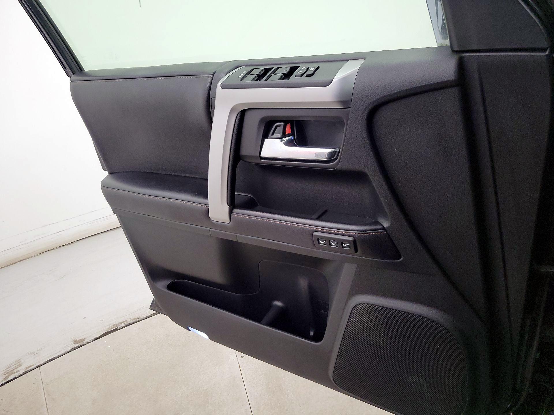 Thumbnail: 2016 Toyota 4Runner - 12