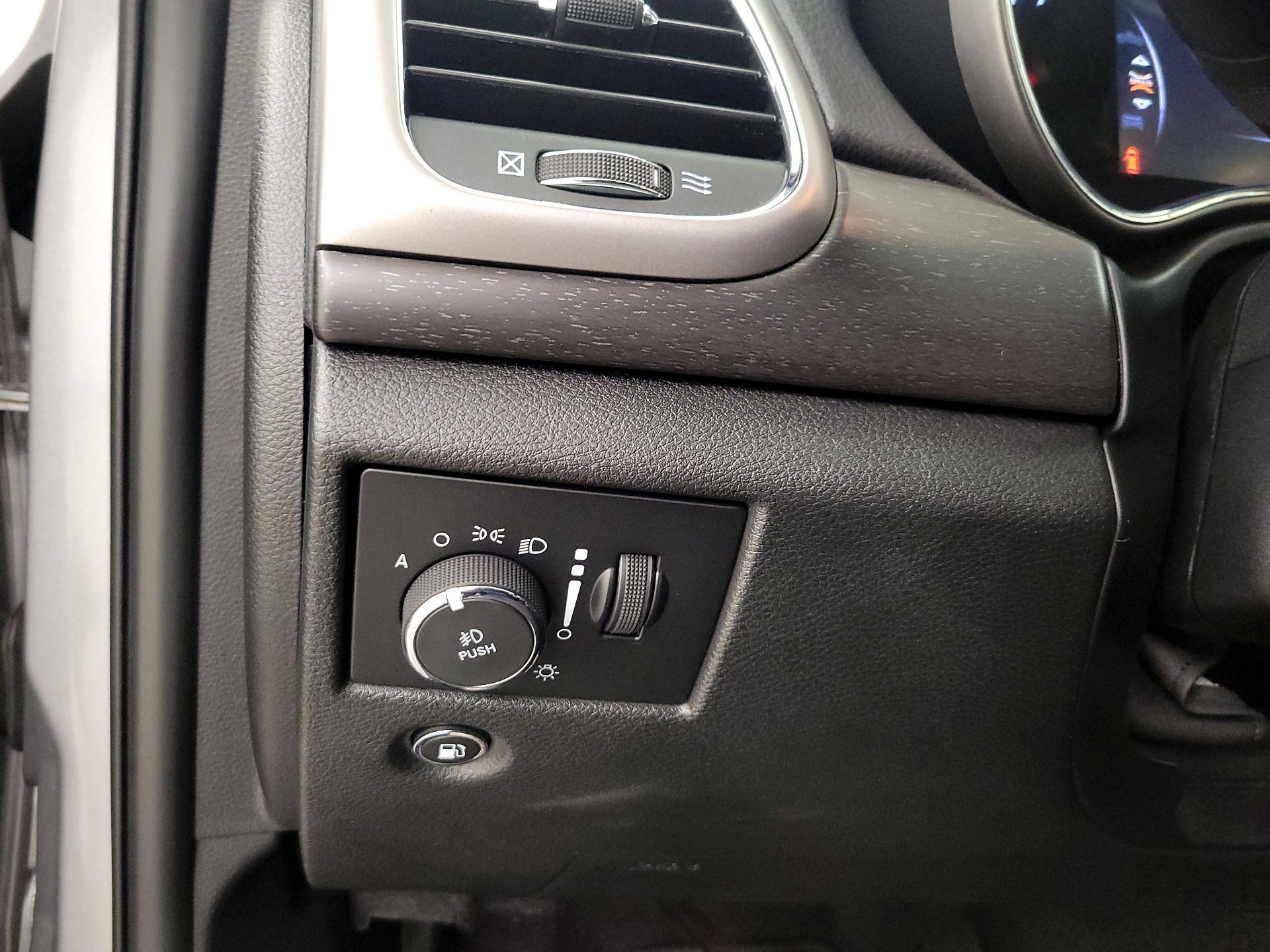 Thumbnail: 2018 Jeep Grand Cherokee - 13