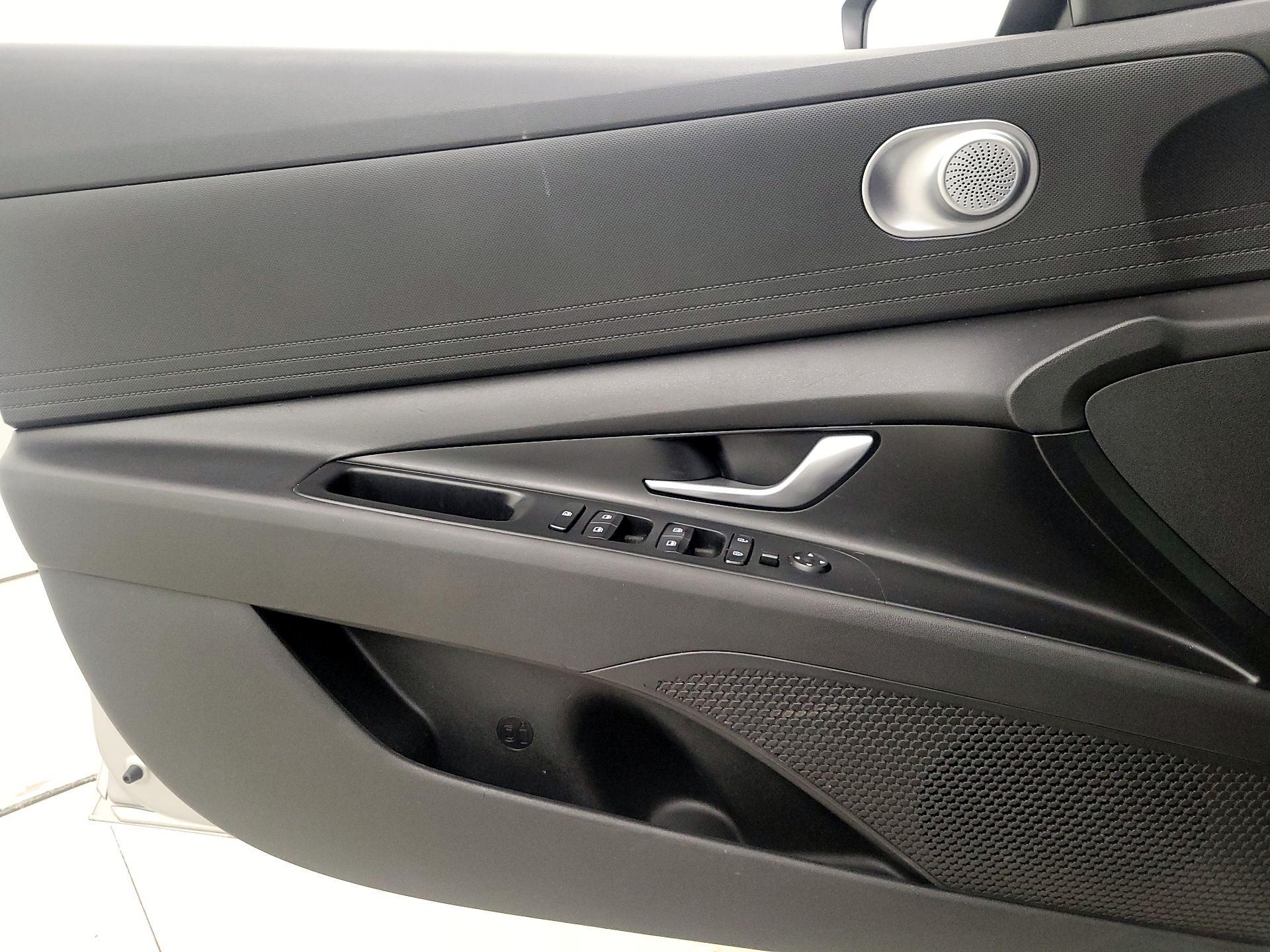 Thumbnail: 2022 Hyundai Elantra - 12