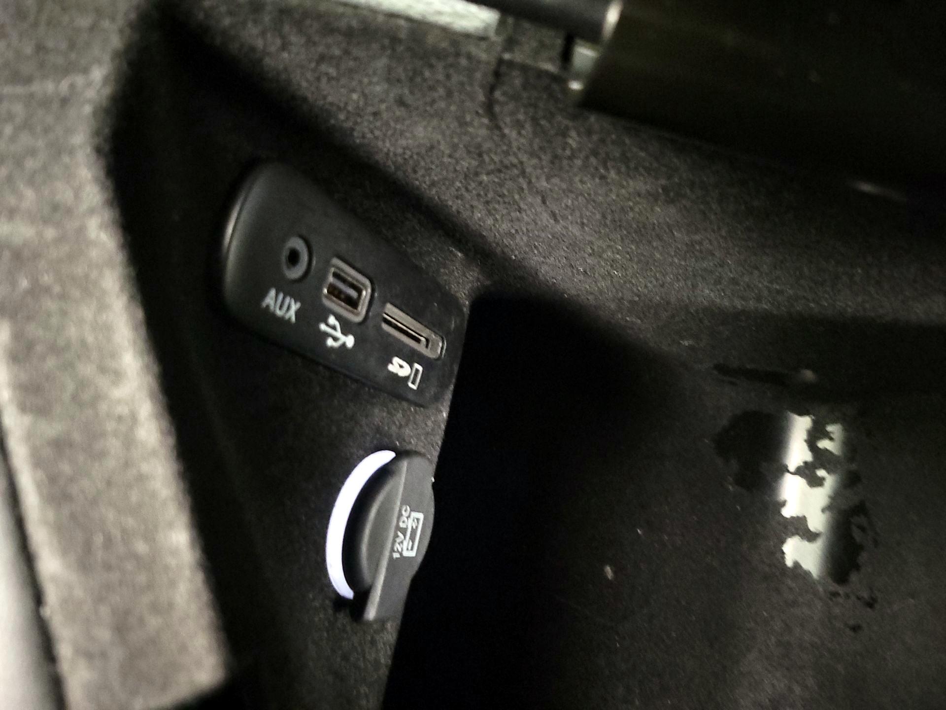 Thumbnail: 2015 Dodge Challenger - 19