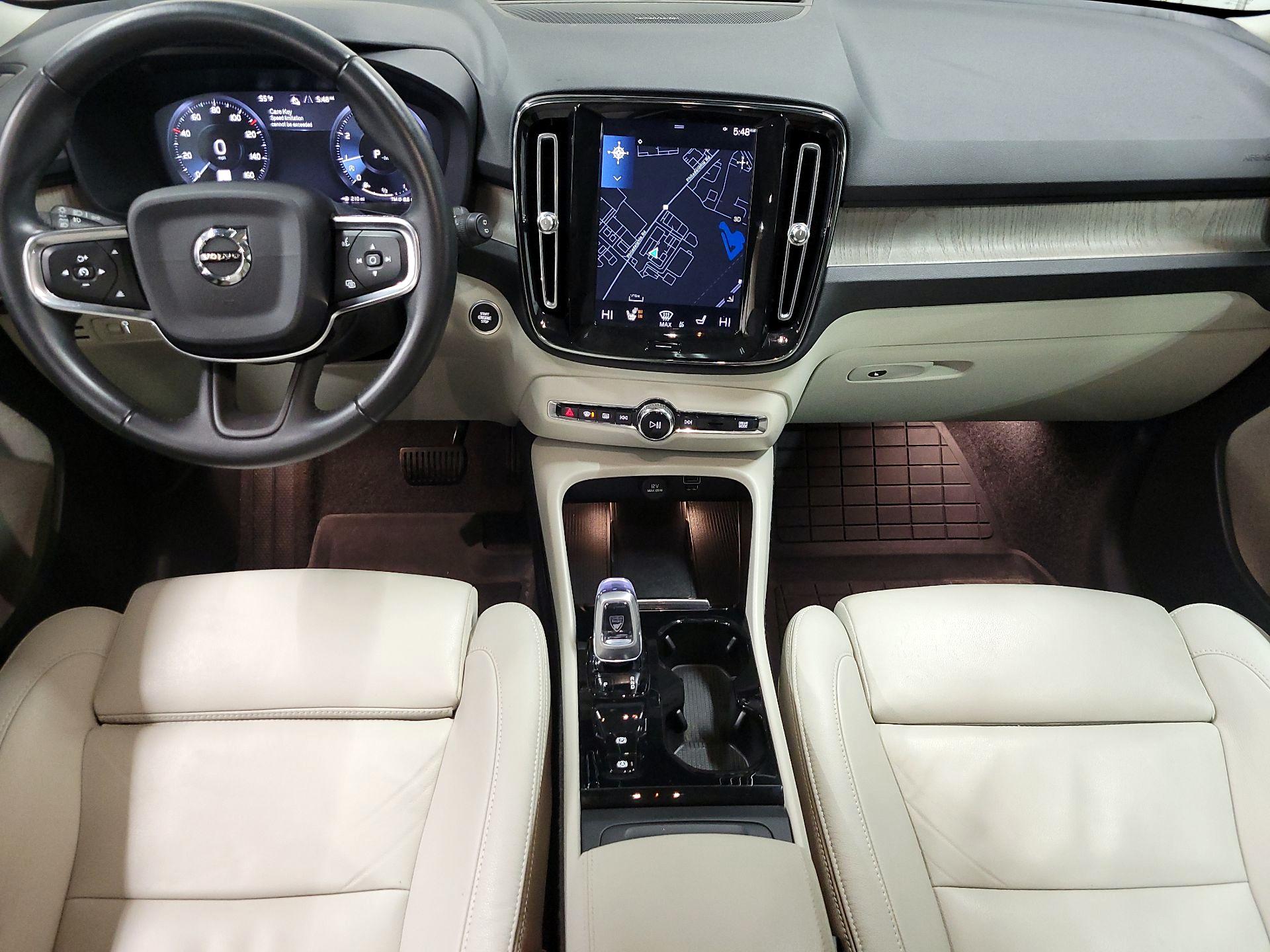 Thumbnail: 2021 Volvo XC40 - 9