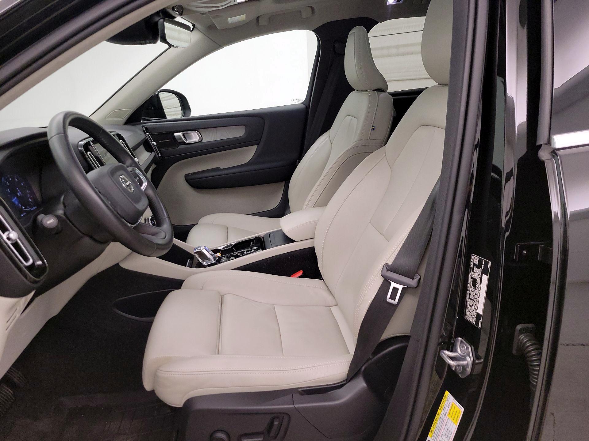 Thumbnail: 2021 Volvo XC40 - 11