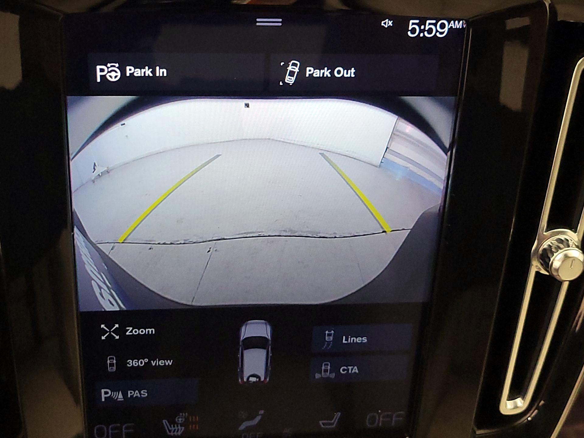 Thumbnail: 2021 Volvo XC40 - 15