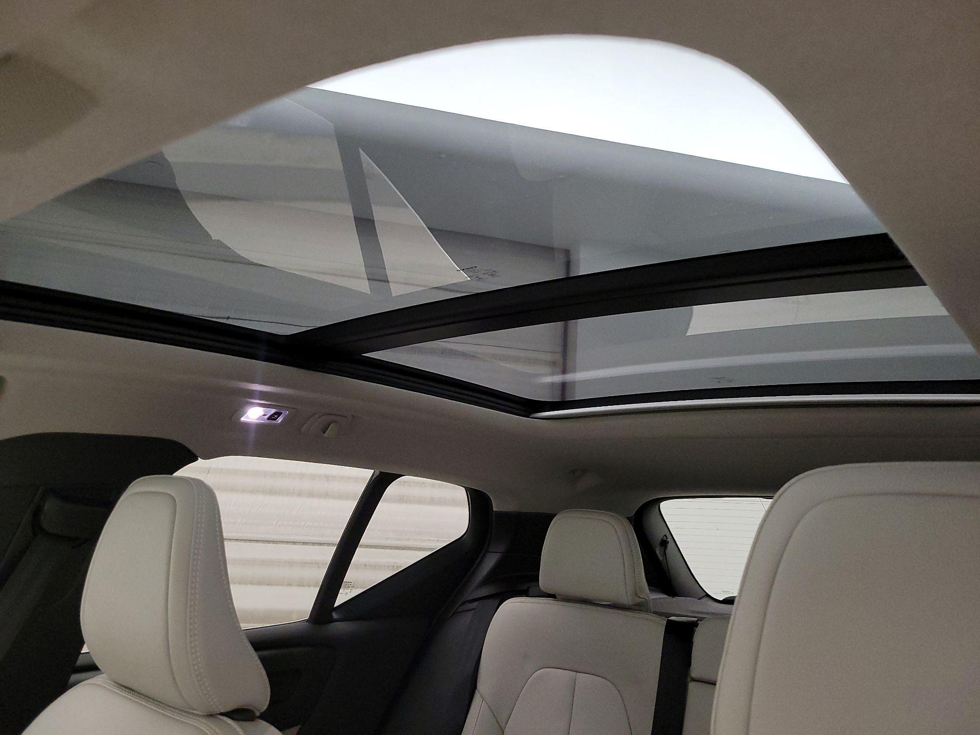 Thumbnail: 2021 Volvo XC40 - 20