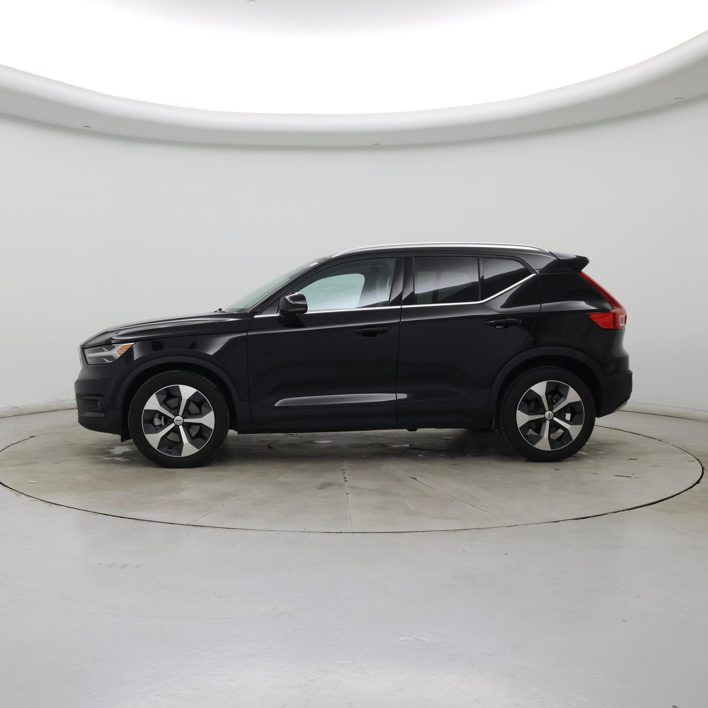 Thumbnail: 2021 Volvo XC40 - 3