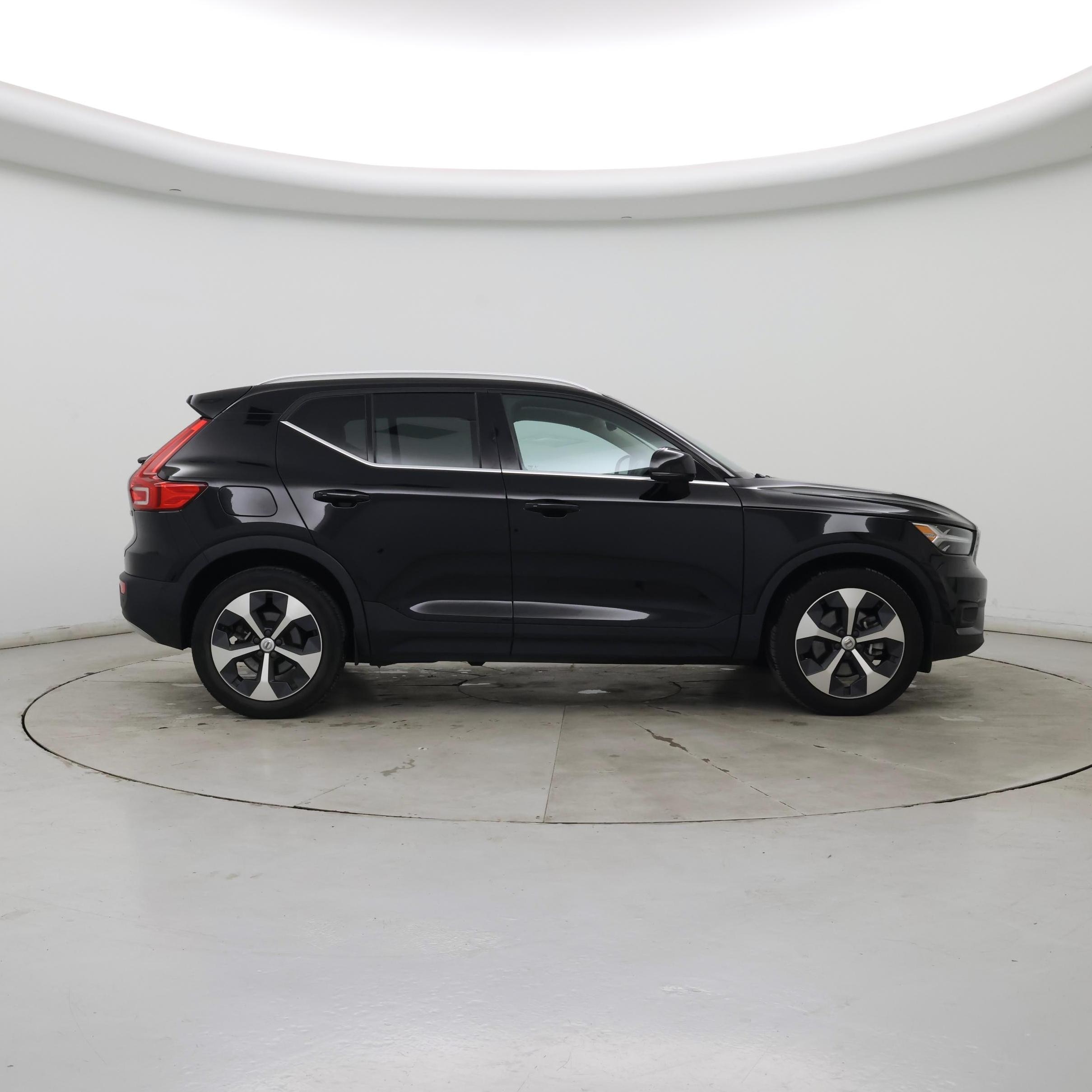 Thumbnail: 2021 Volvo XC40 - 7