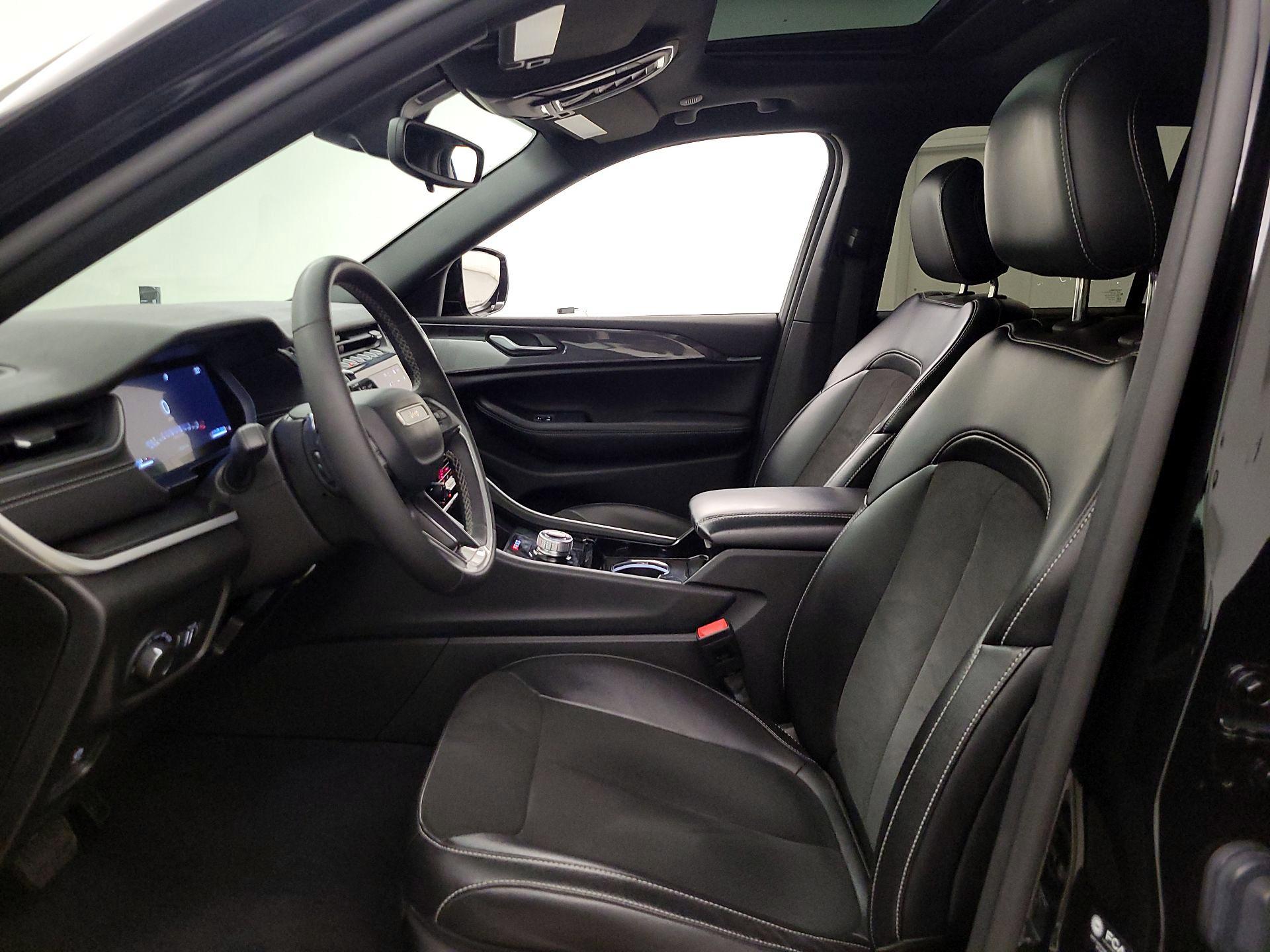 Thumbnail: 2023 Jeep Grand Cherokee - 11