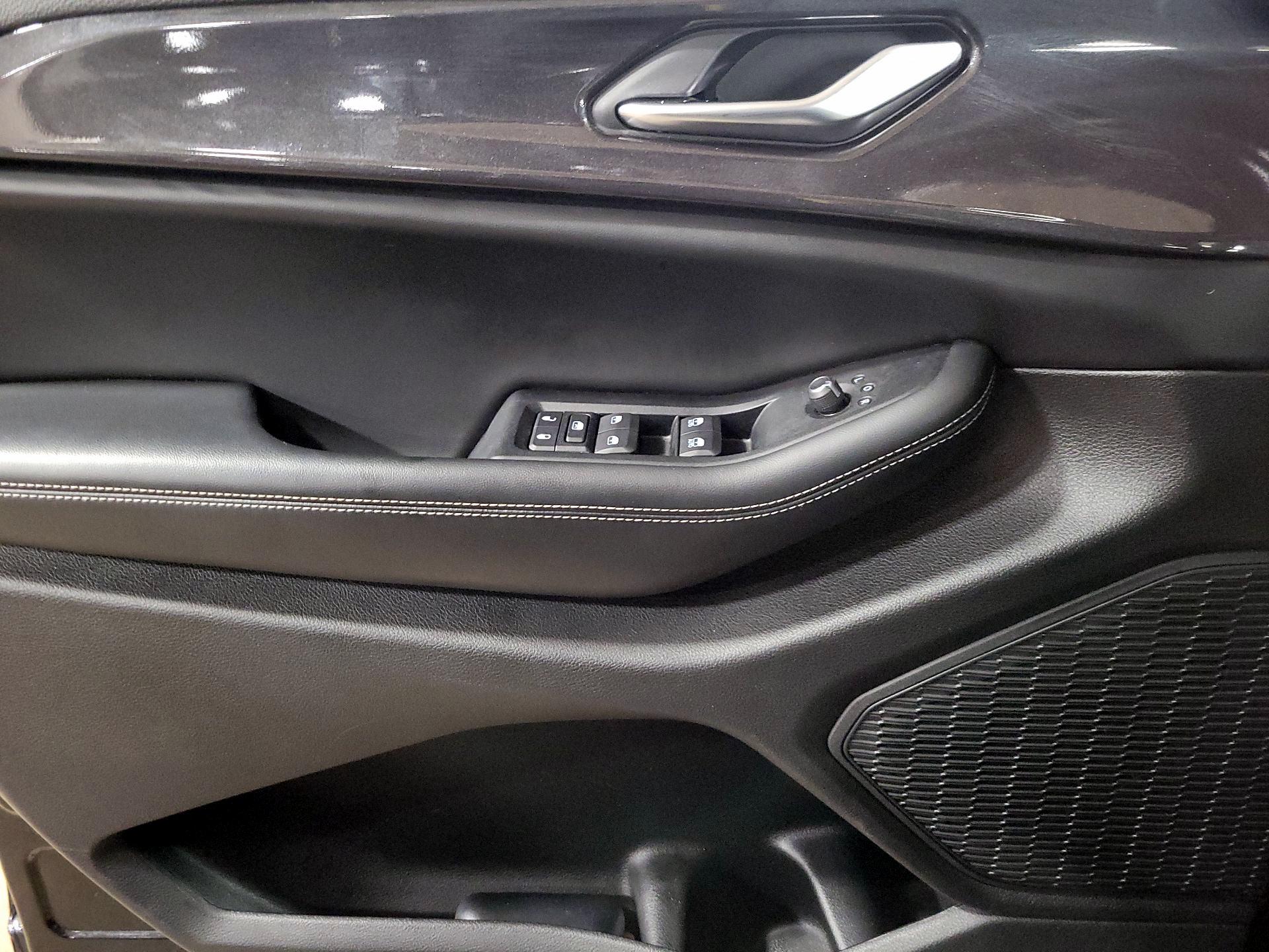 Thumbnail: 2023 Jeep Grand Cherokee - 12