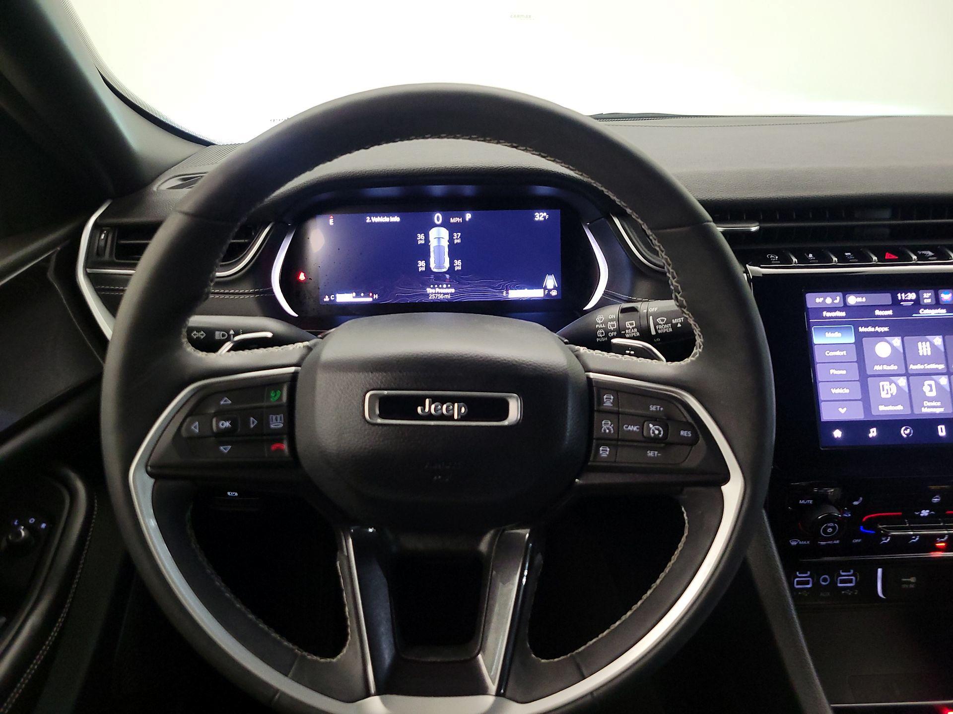 Thumbnail: 2023 Jeep Grand Cherokee - 10