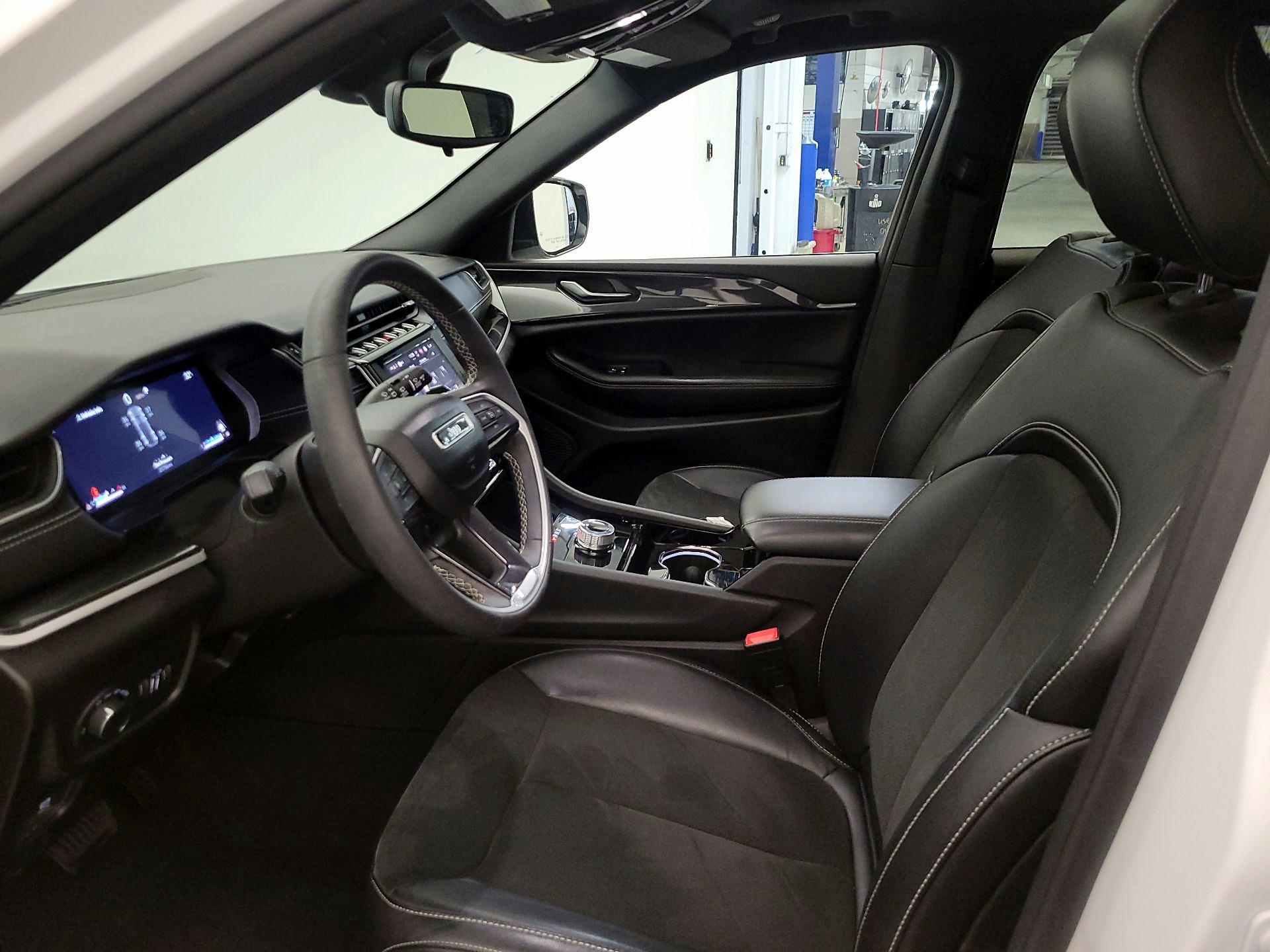 Thumbnail: 2023 Jeep Grand Cherokee - 11