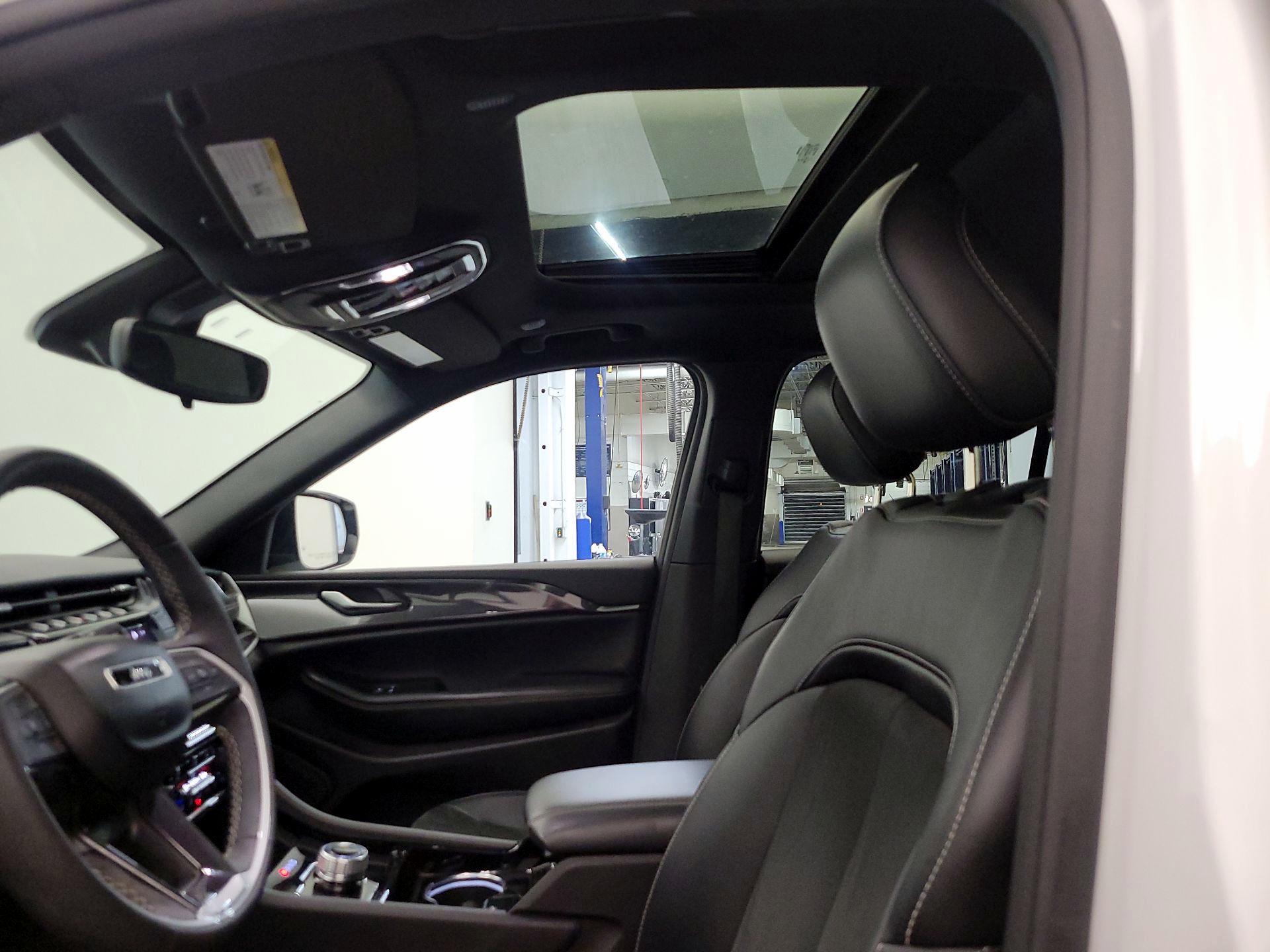 Thumbnail: 2023 Jeep Grand Cherokee - 19