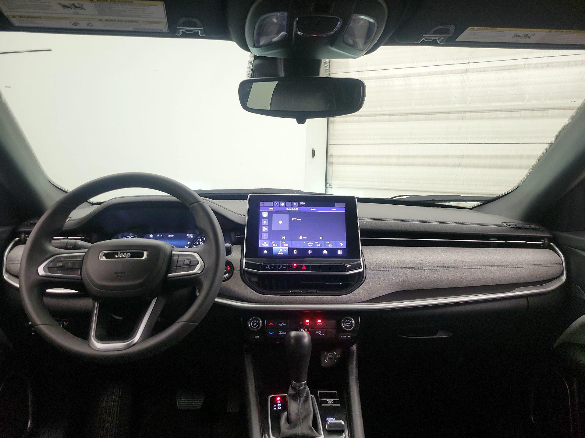 Thumbnail: 2023 Jeep Compass - 9