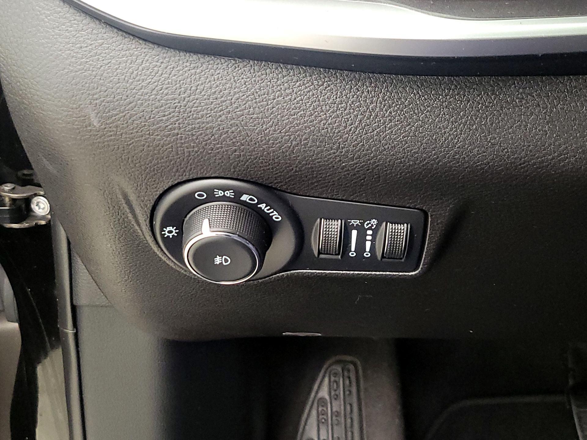 Thumbnail: 2023 Jeep Compass - 13