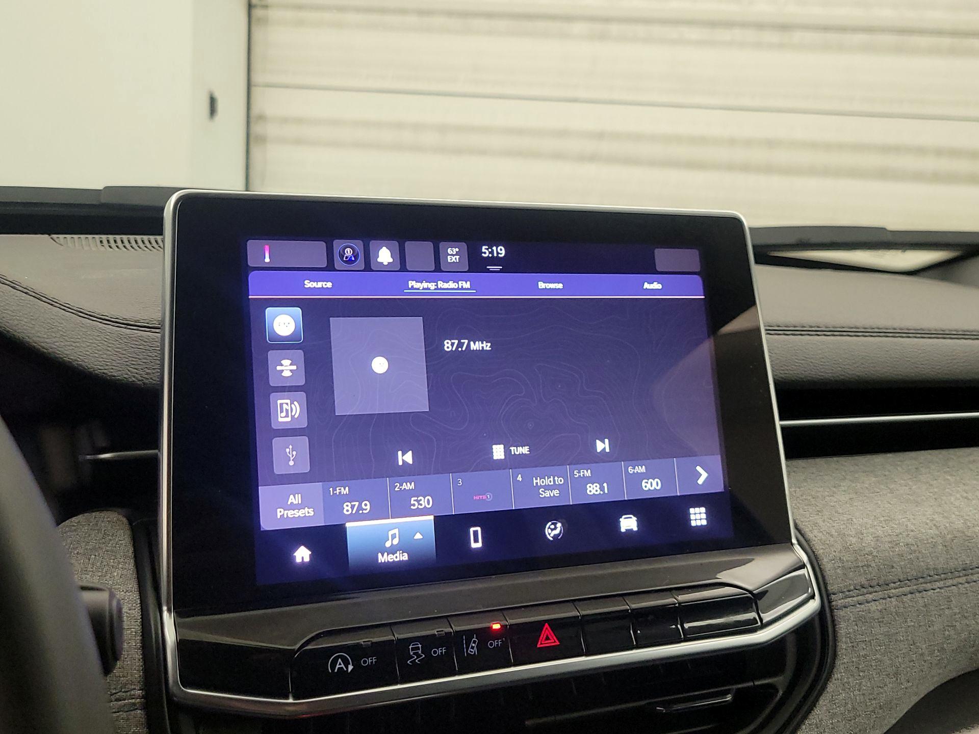 Thumbnail: 2023 Jeep Compass - 15