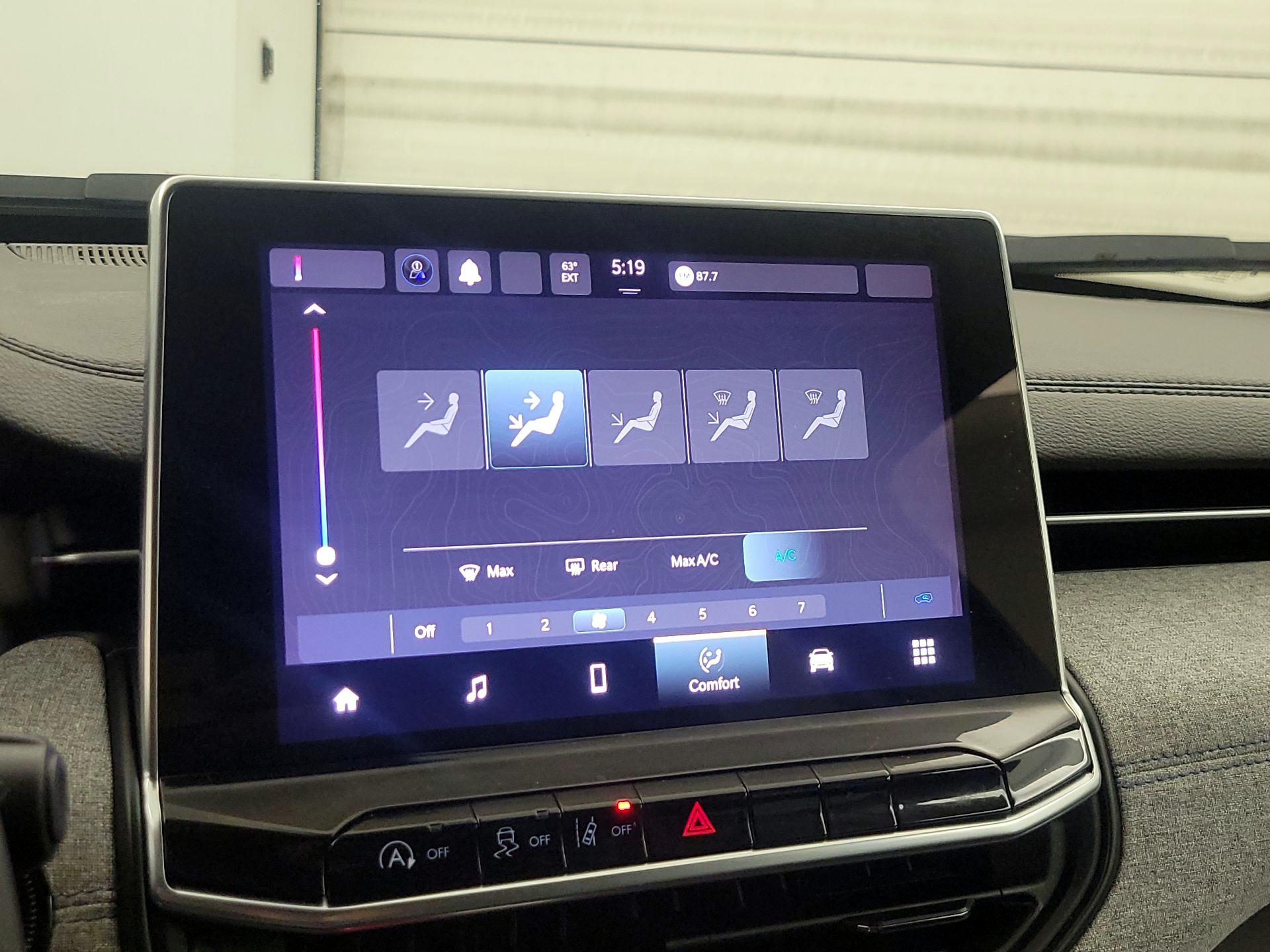 Thumbnail: 2023 Jeep Compass - 16