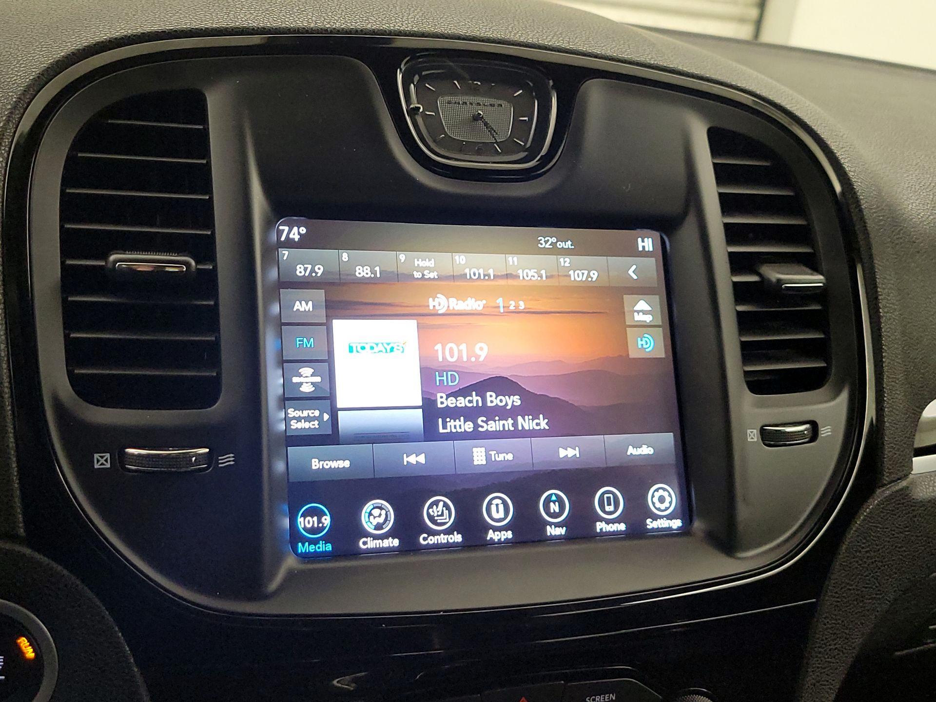 Thumbnail: 2023 Chrysler 300 - 16