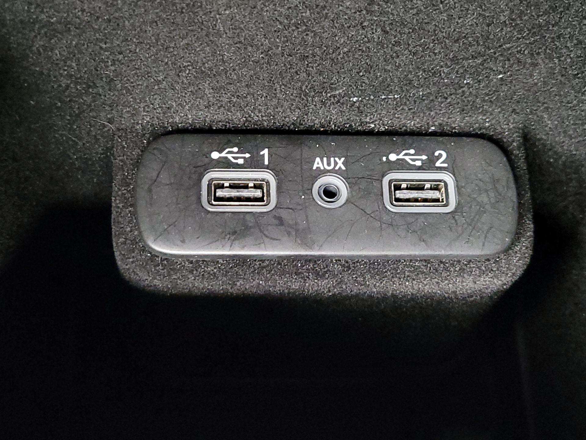 Thumbnail: 2023 Chrysler 300 - 19