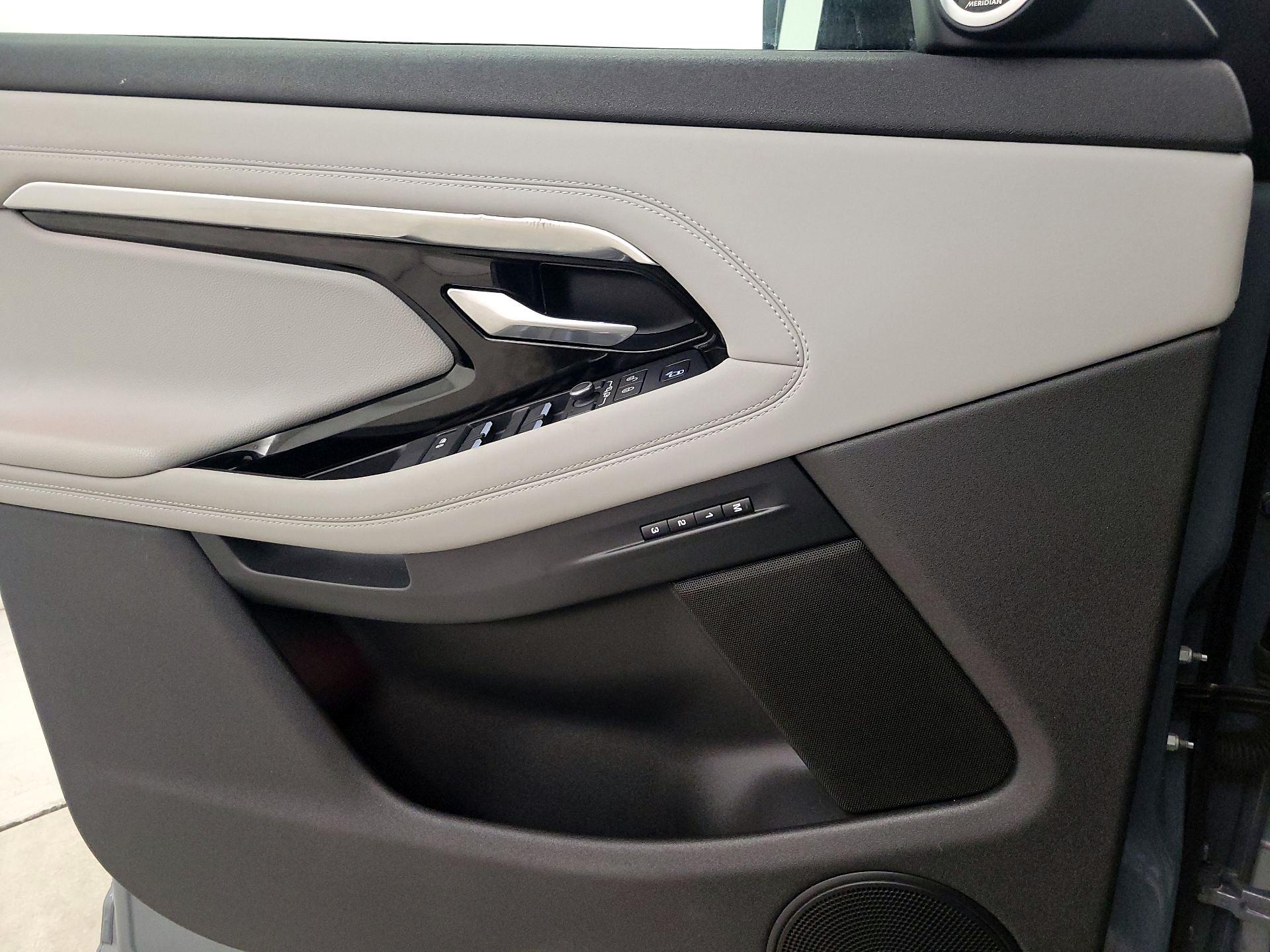 Thumbnail: 2020 Land Rover Range Rover Evoque - 12