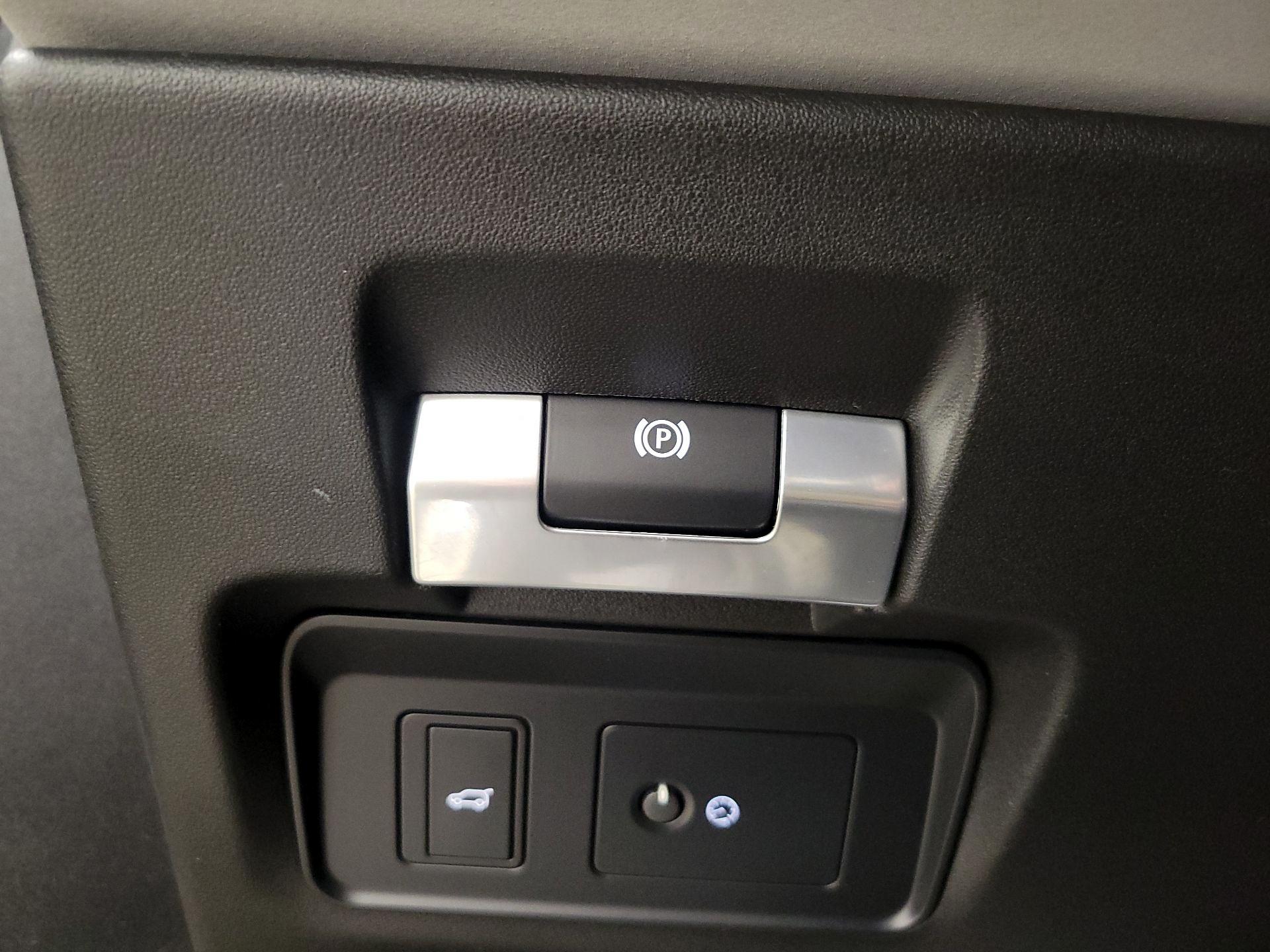 Thumbnail: 2020 Land Rover Range Rover Evoque - 13