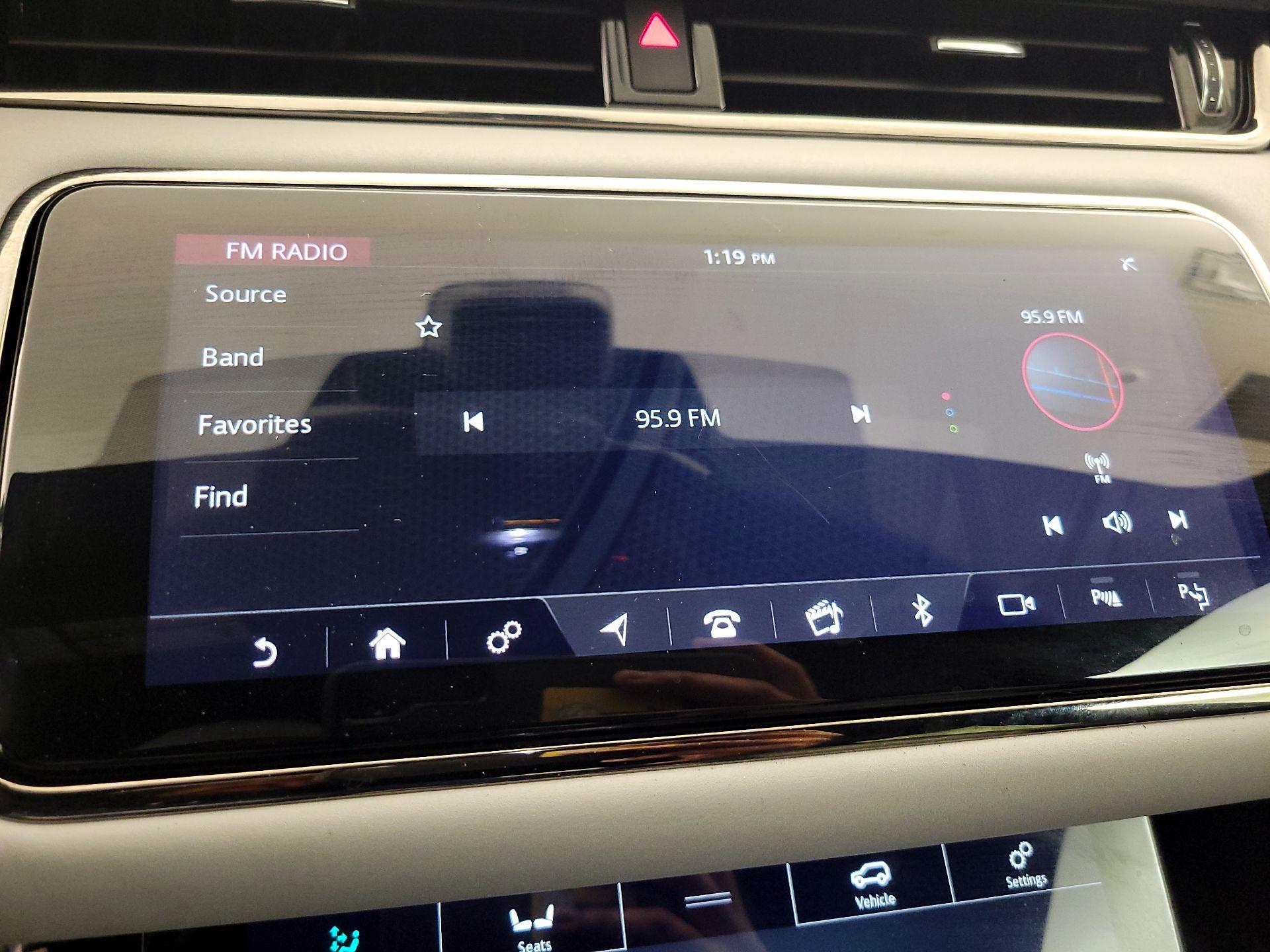 Thumbnail: 2020 Land Rover Range Rover Evoque - 16