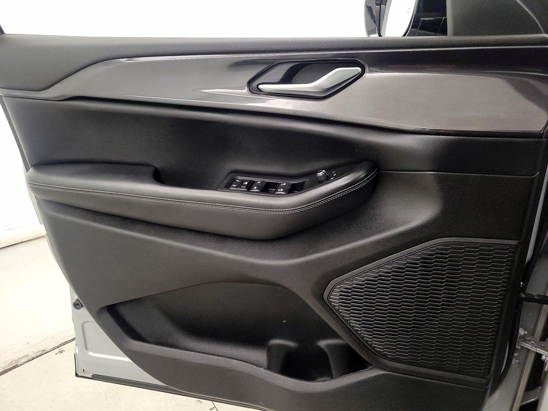 Thumbnail: 2023 Jeep Grand Cherokee - 12