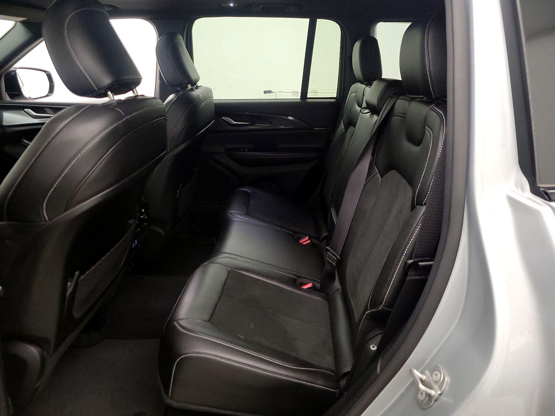 Thumbnail: 2023 Jeep Grand Cherokee - 20