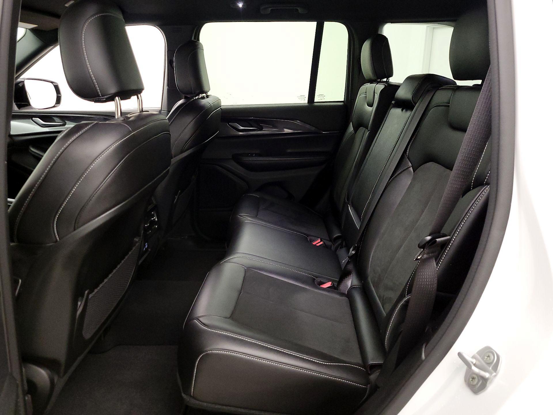 Thumbnail: 2023 Jeep Grand Cherokee - 19