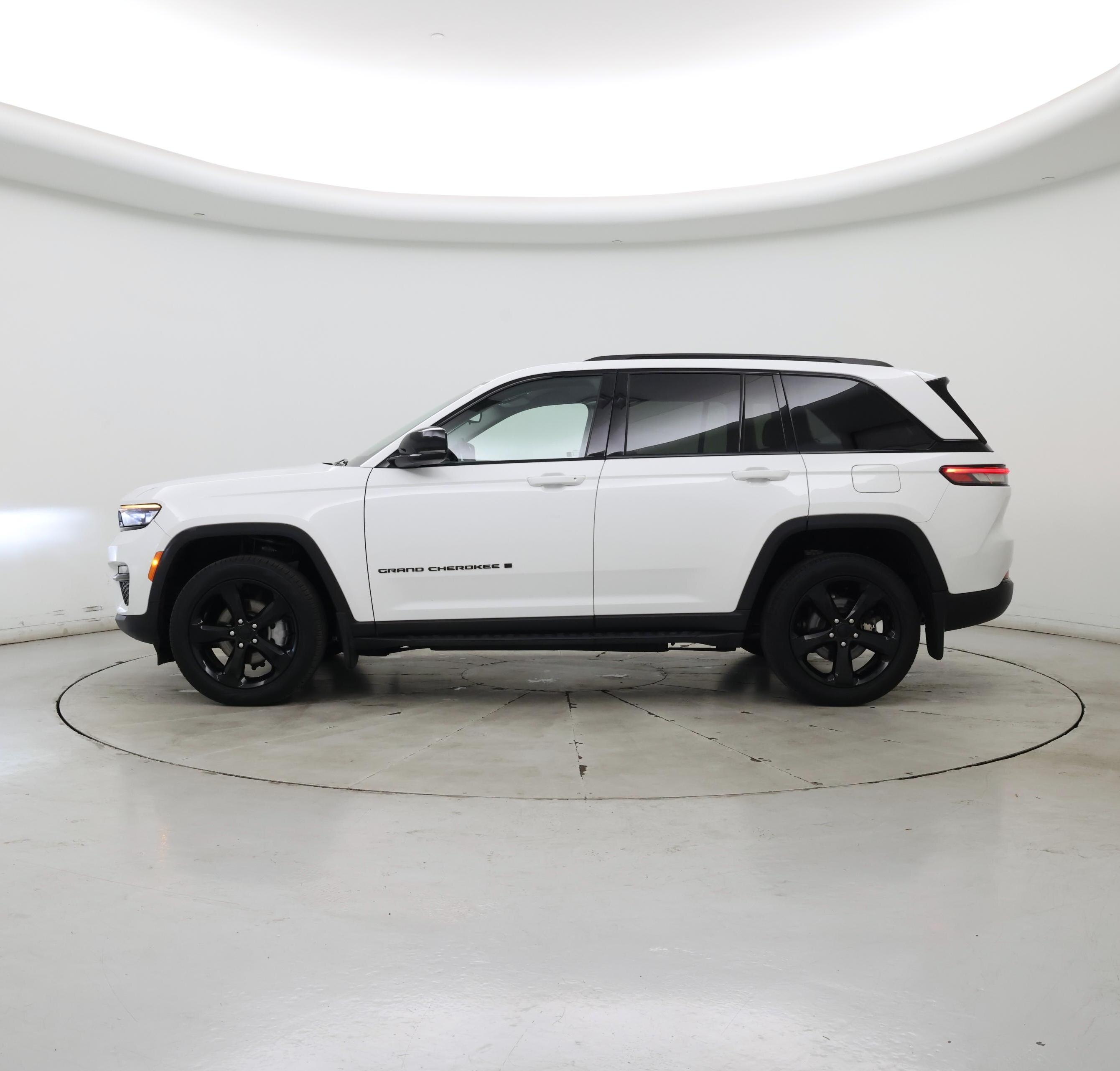 Thumbnail: 2023 Jeep Grand Cherokee - 3