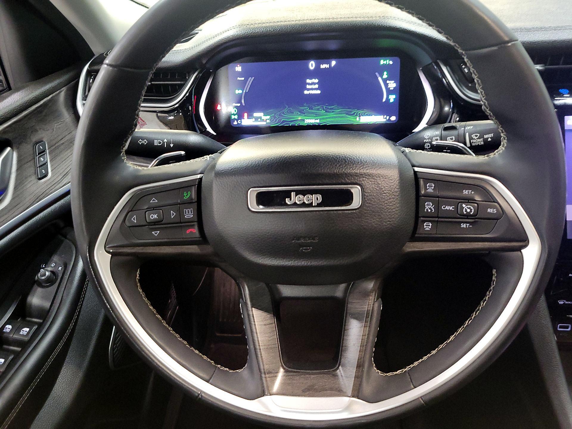 Thumbnail: 2023 Jeep Grand Cherokee - 10