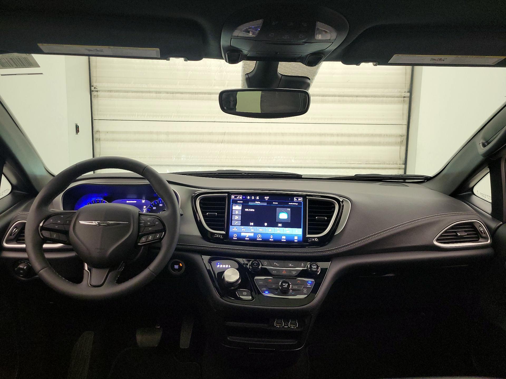 Thumbnail: 2024 Chrysler Pacifica - 9