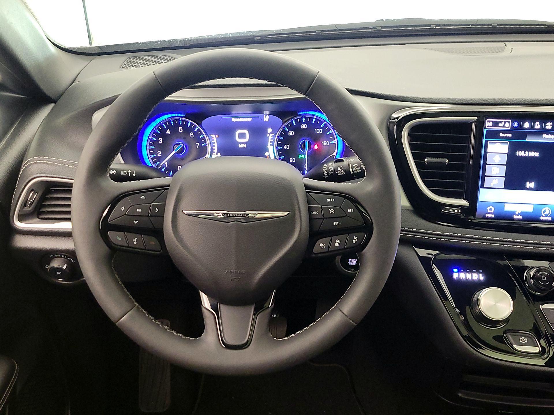 Thumbnail: 2024 Chrysler Pacifica - 10