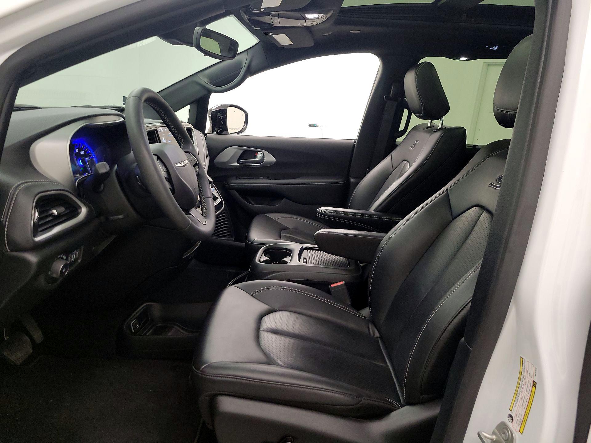 Thumbnail: 2024 Chrysler Pacifica - 11