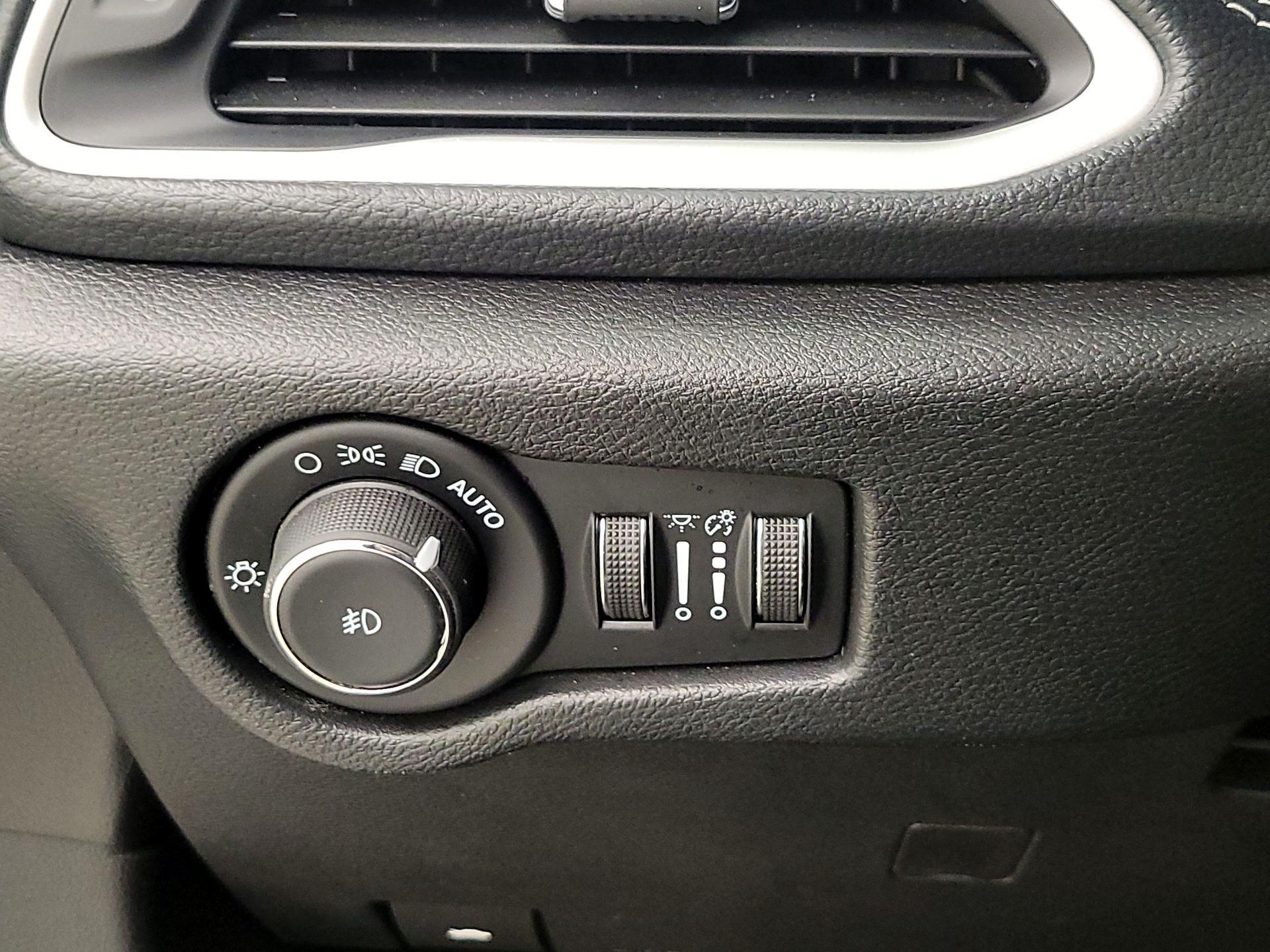 Thumbnail: 2024 Chrysler Pacifica - 13