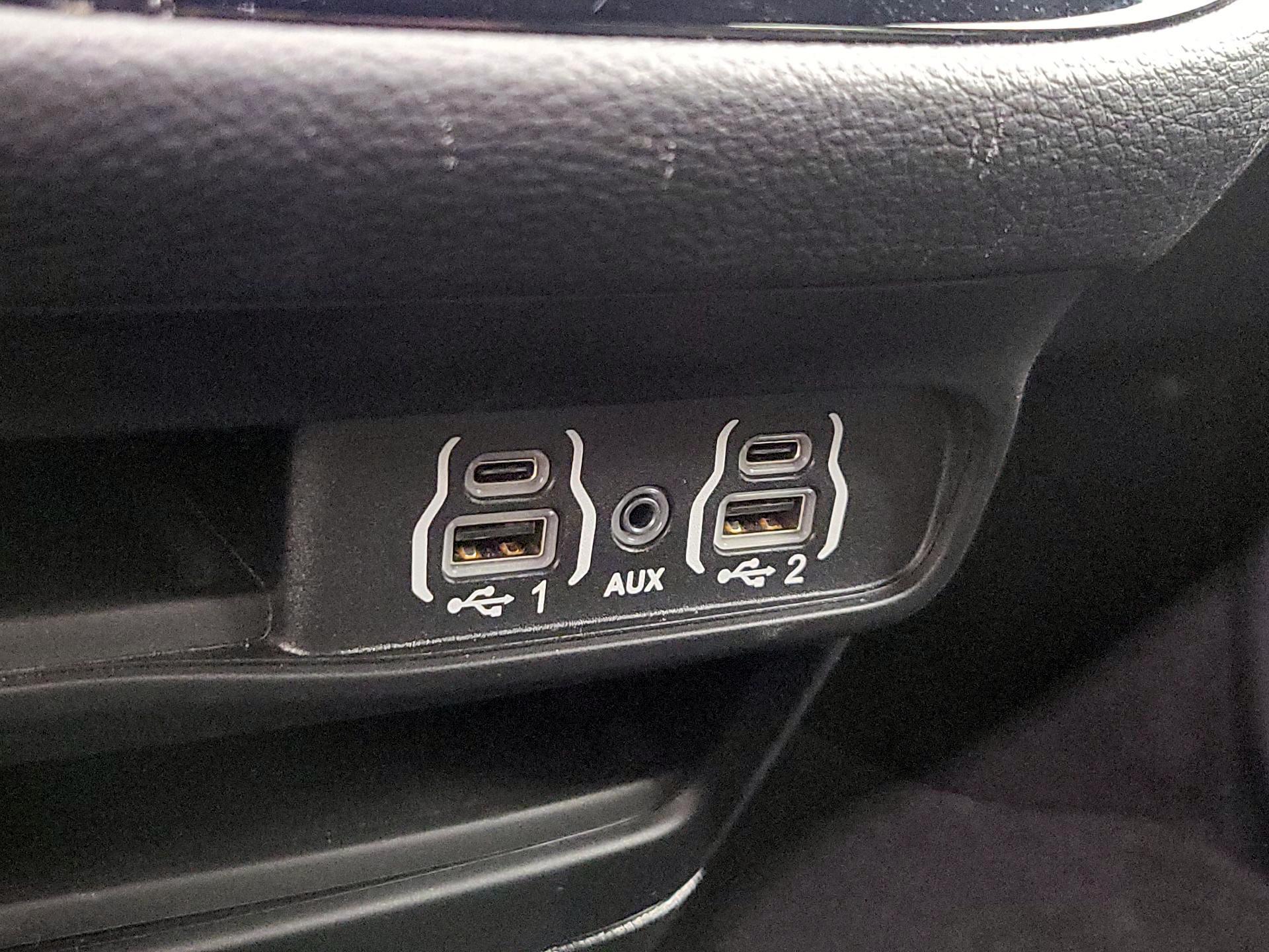 Thumbnail: 2024 Chrysler Pacifica - 18