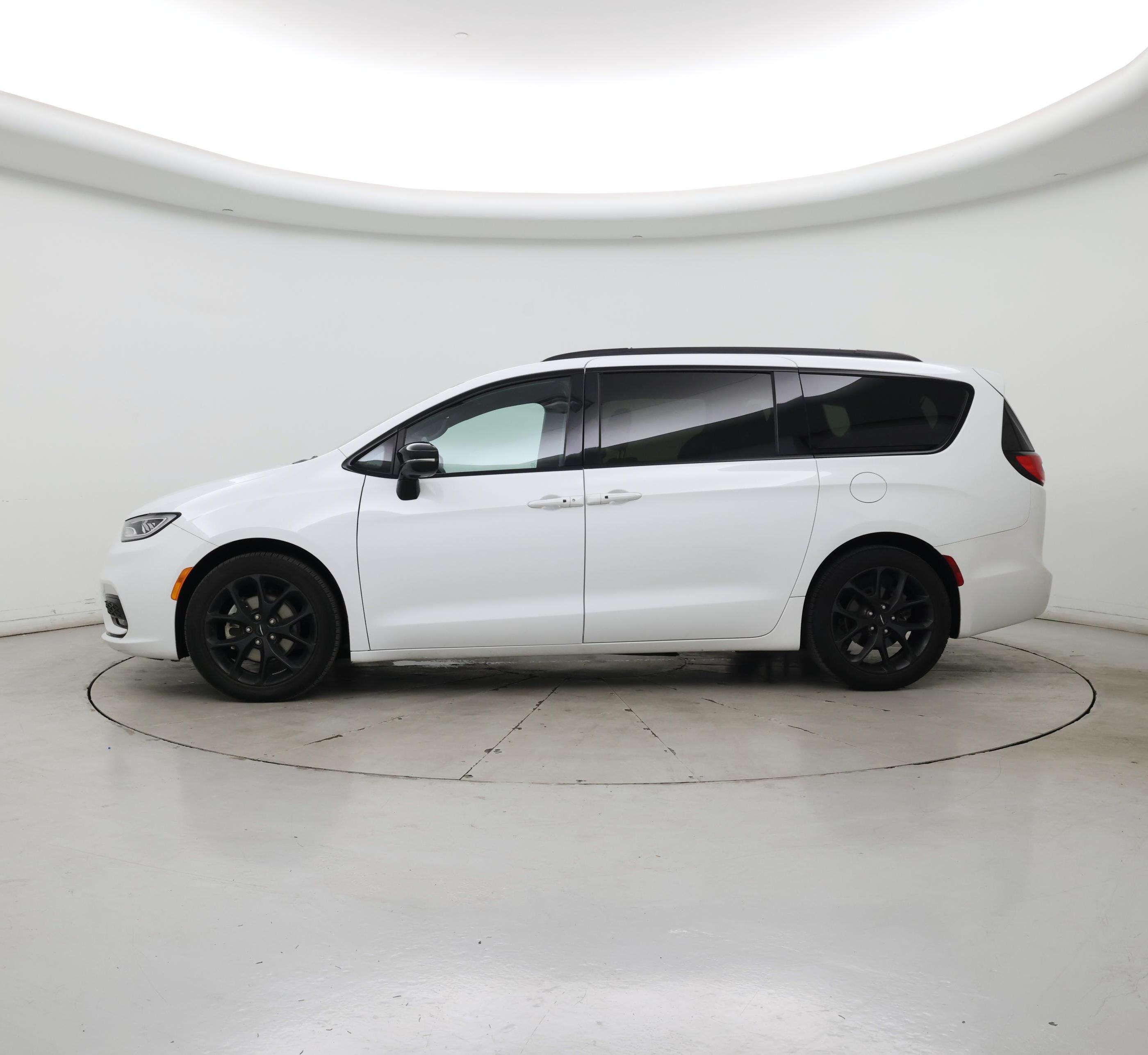 Thumbnail: 2024 Chrysler Pacifica - 3