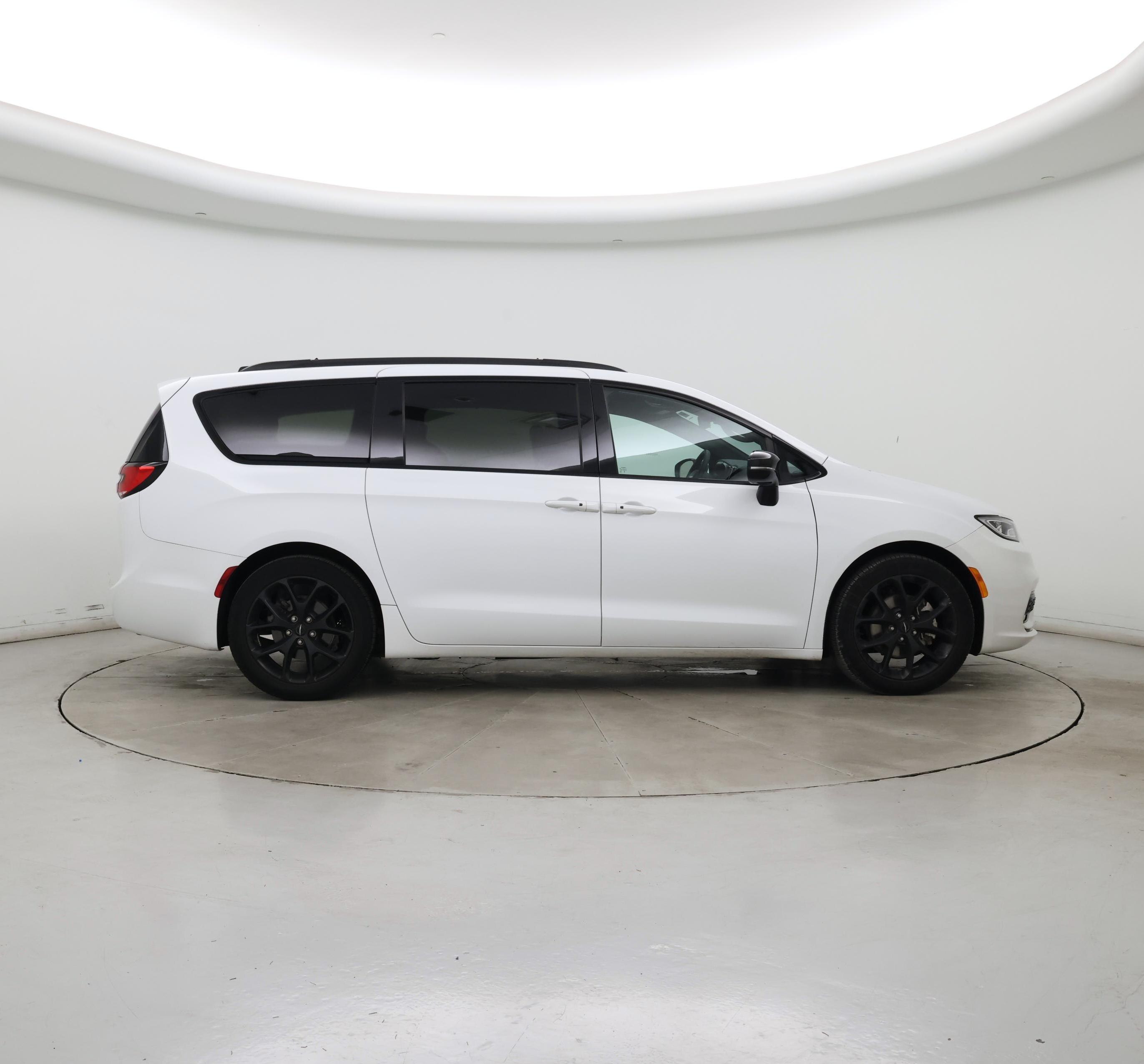 Thumbnail: 2024 Chrysler Pacifica - 7