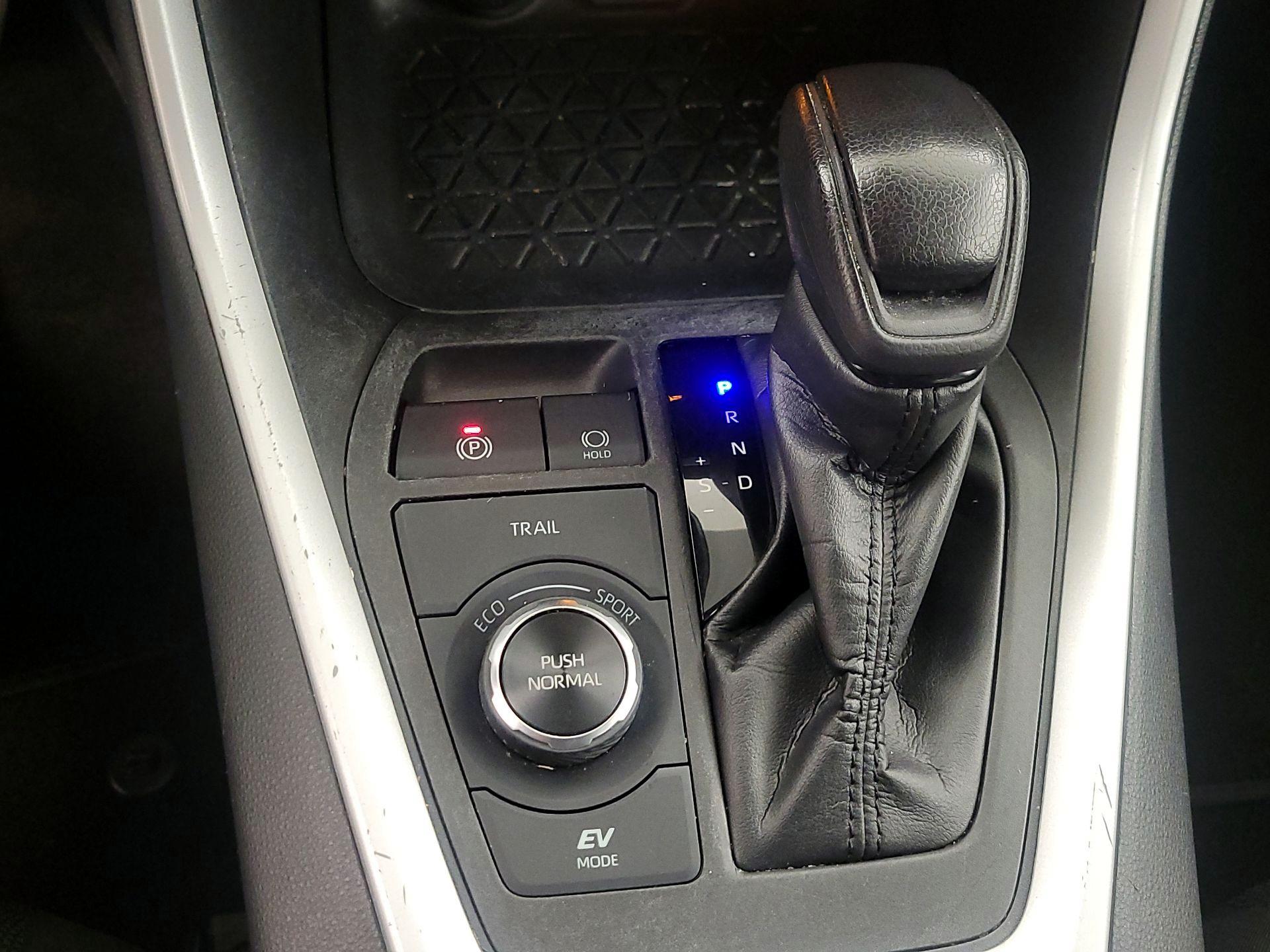 Thumbnail: 2023 Toyota RAV4 - 17