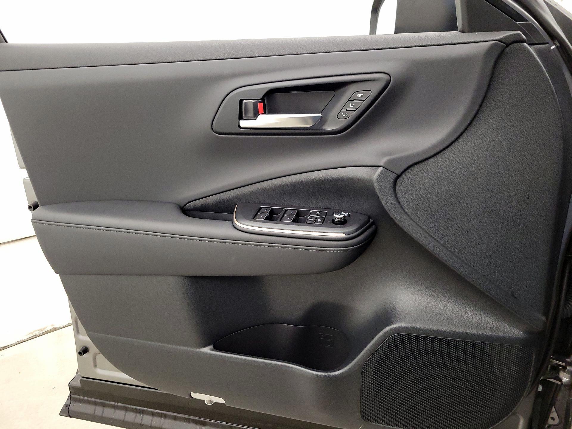 Thumbnail: 2023 Toyota Crown - 12