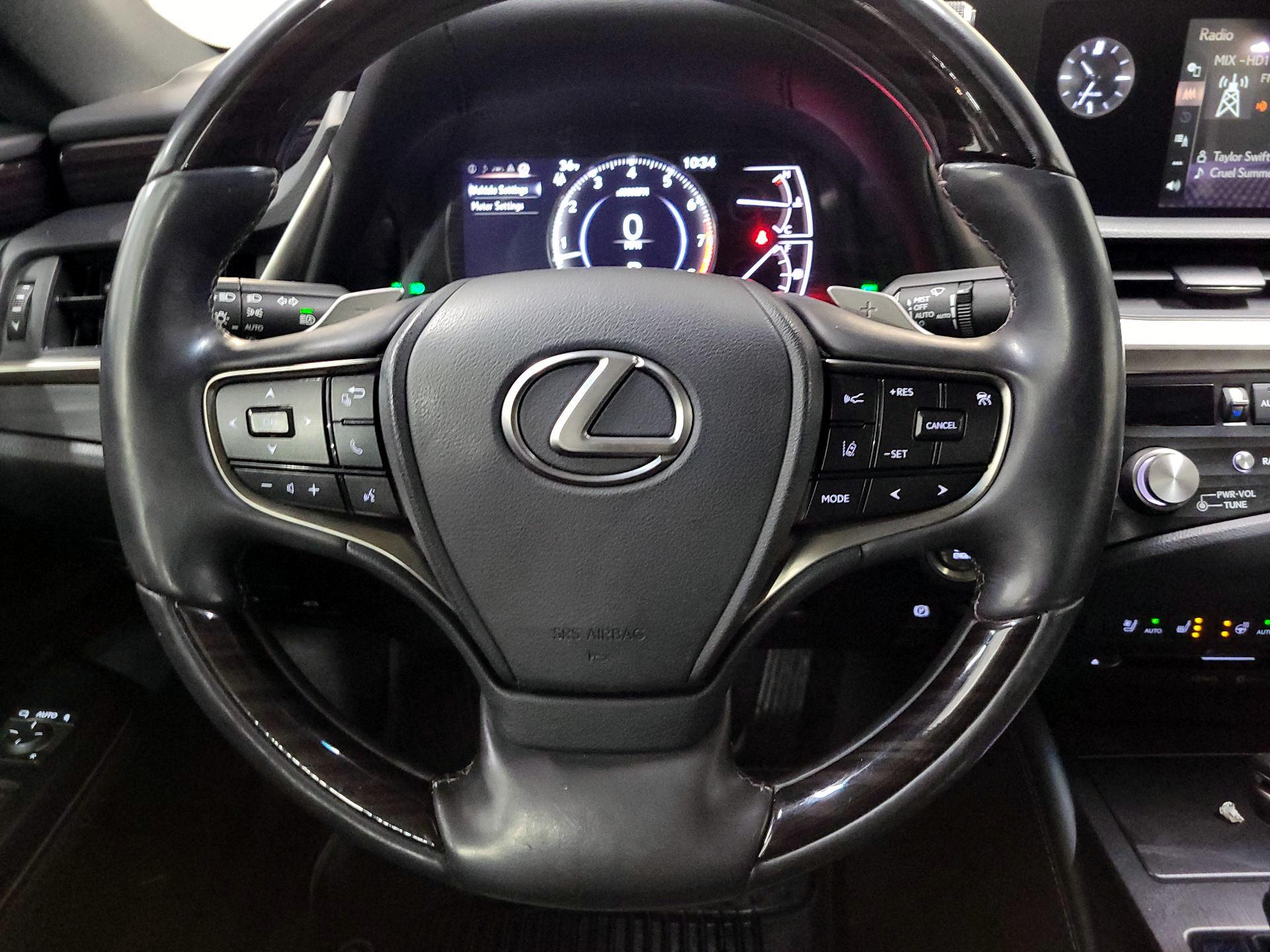 Thumbnail: 2021 Lexus ES - 10