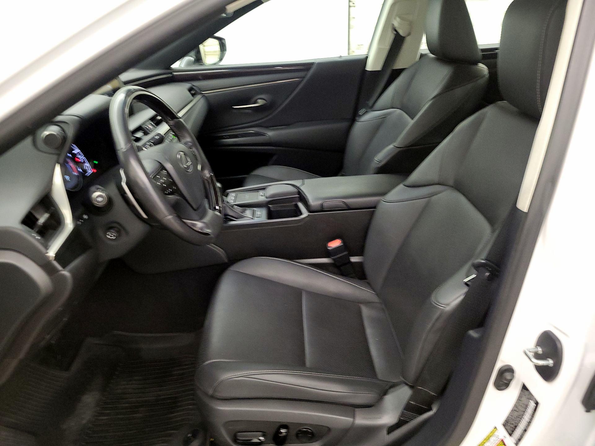 Thumbnail: 2021 Lexus ES - 11