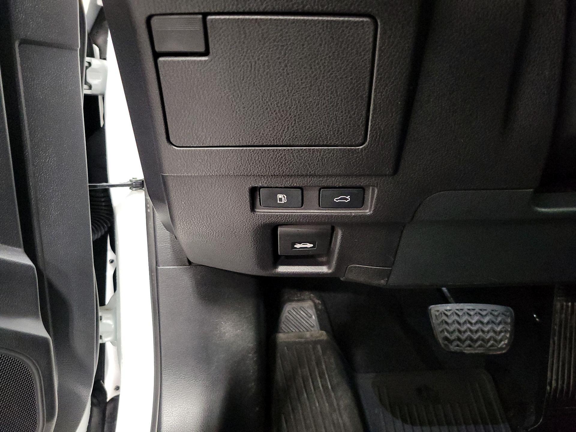 Thumbnail: 2021 Lexus ES - 13