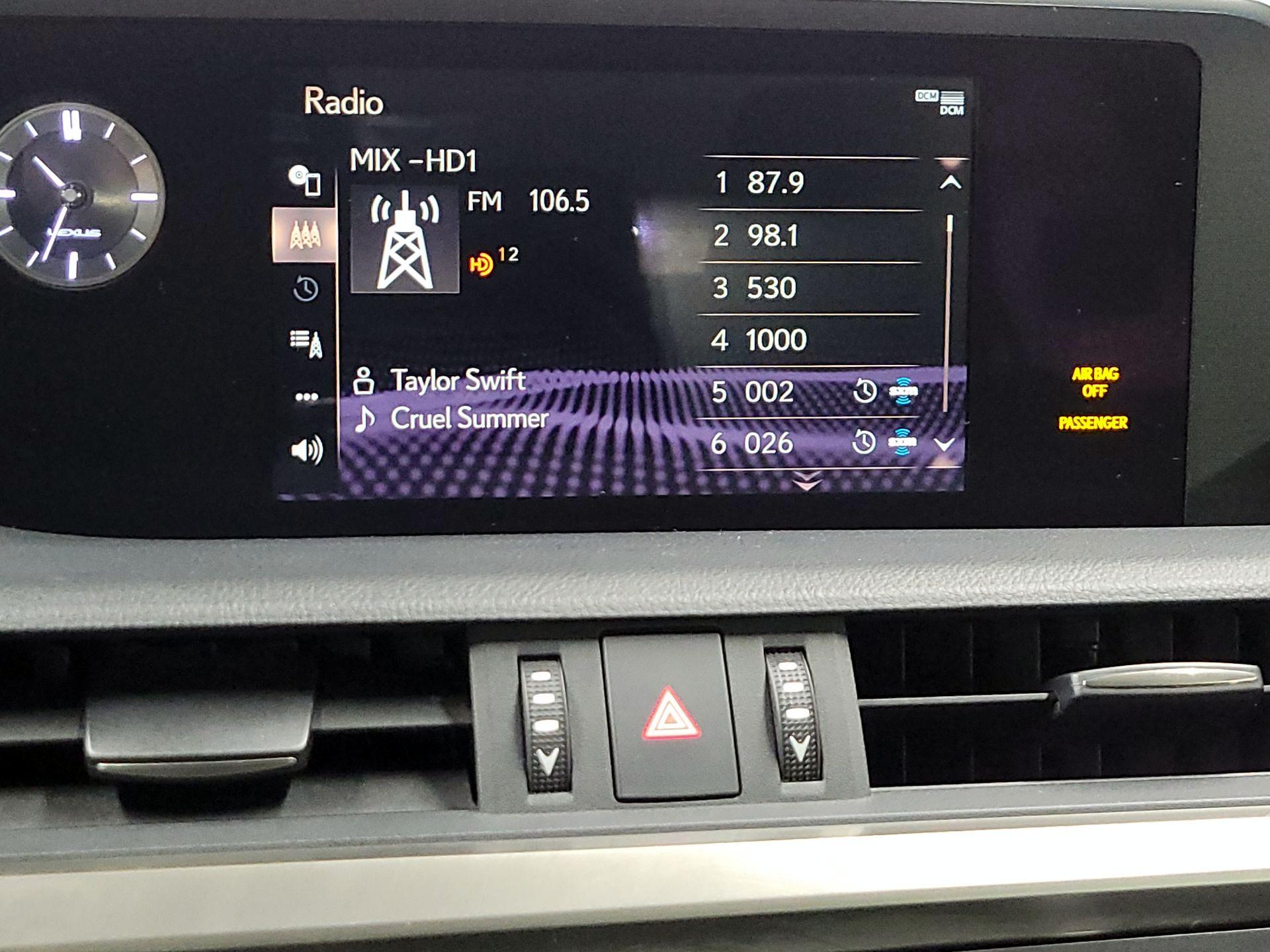 Thumbnail: 2021 Lexus ES - 15