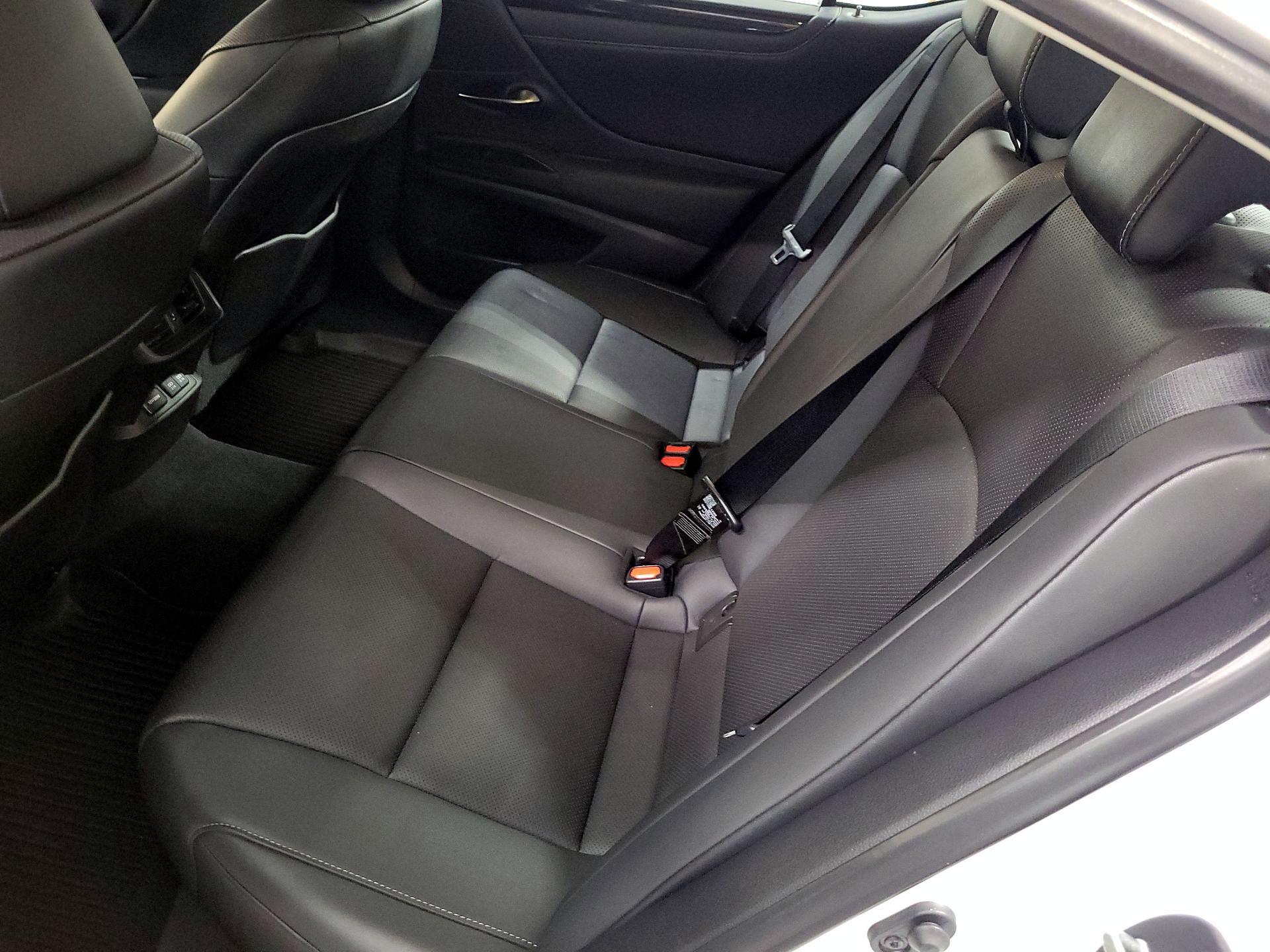 Thumbnail: 2021 Lexus ES - 20