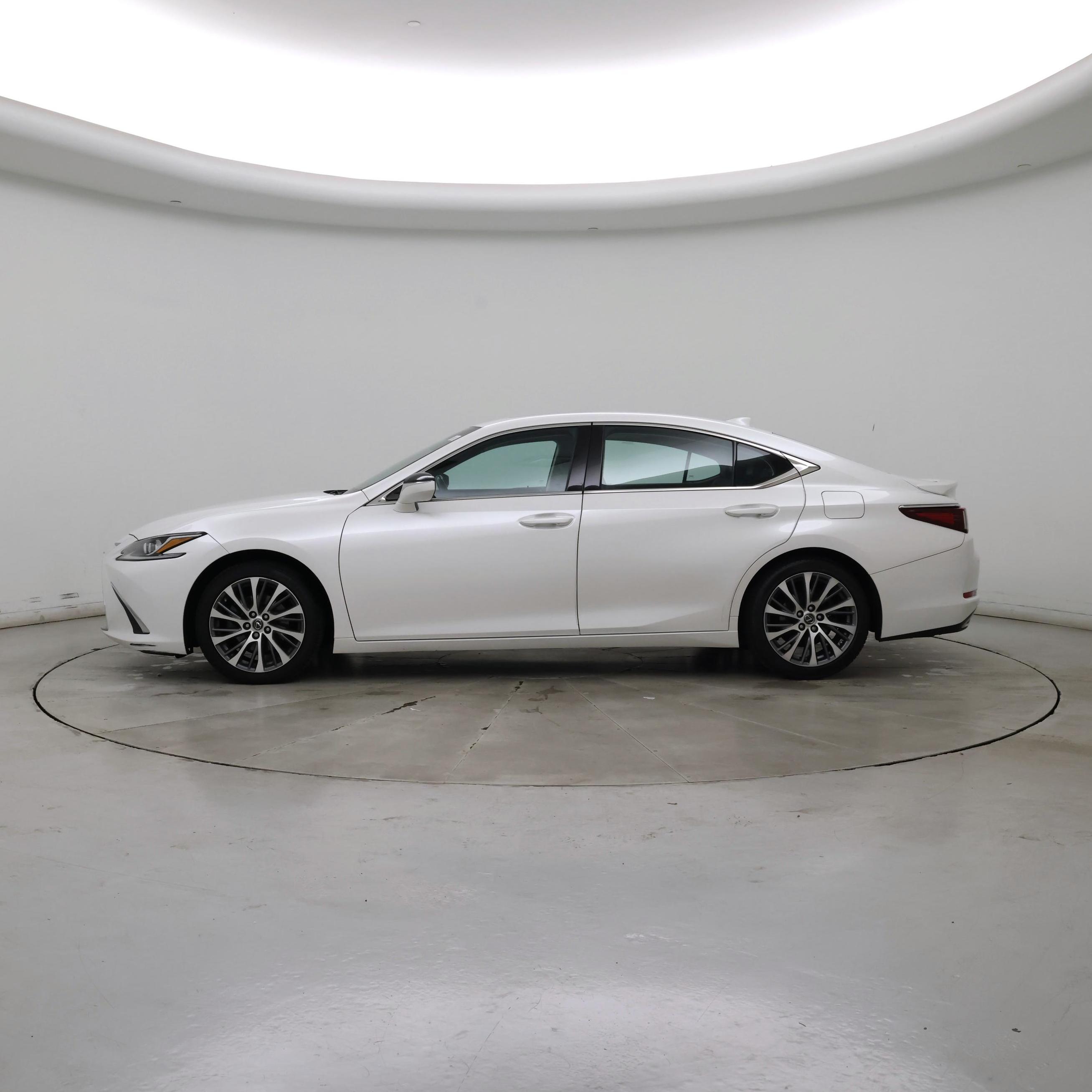 Thumbnail: 2021 Lexus ES - 3