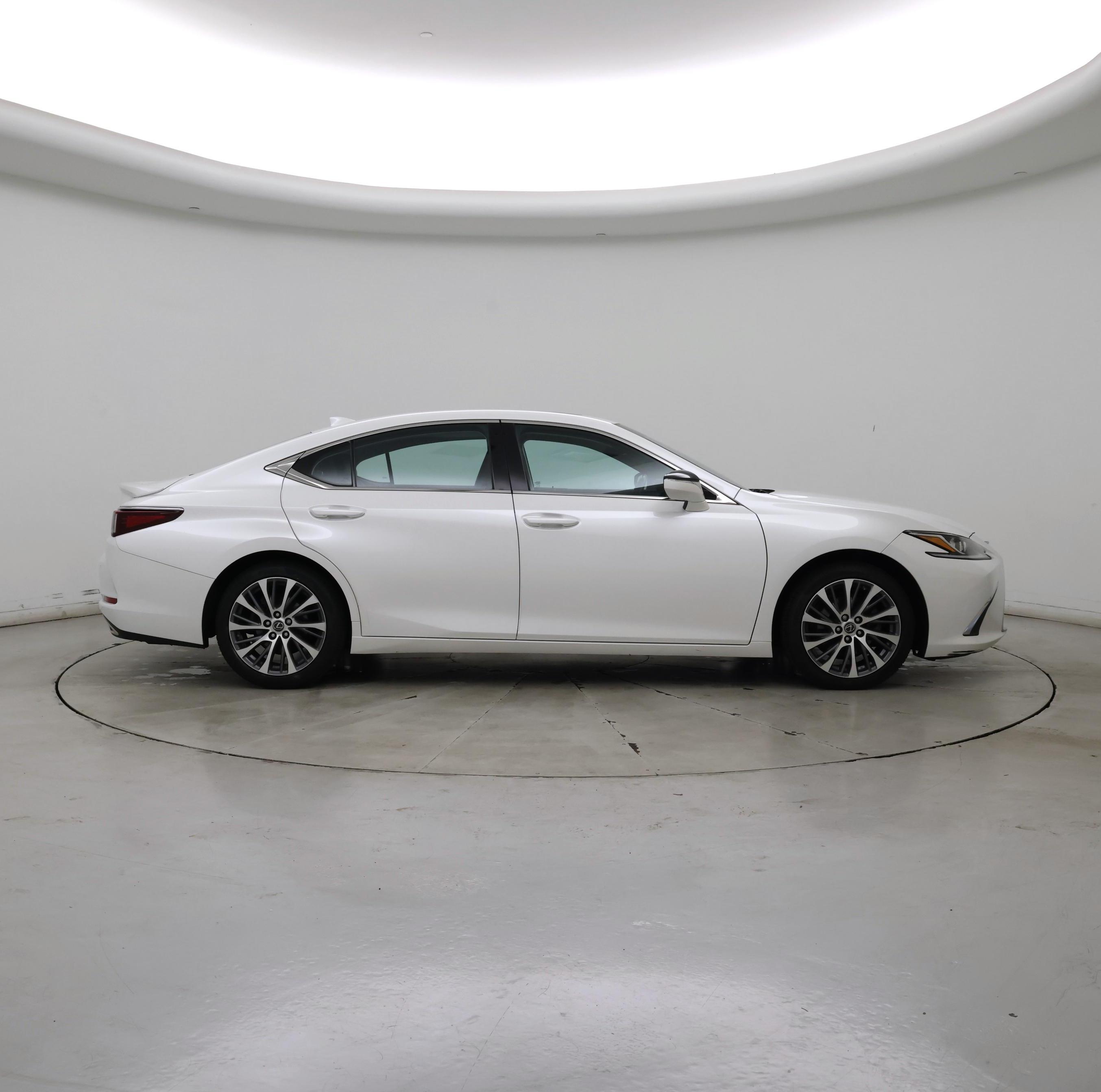 Thumbnail: 2021 Lexus ES - 7