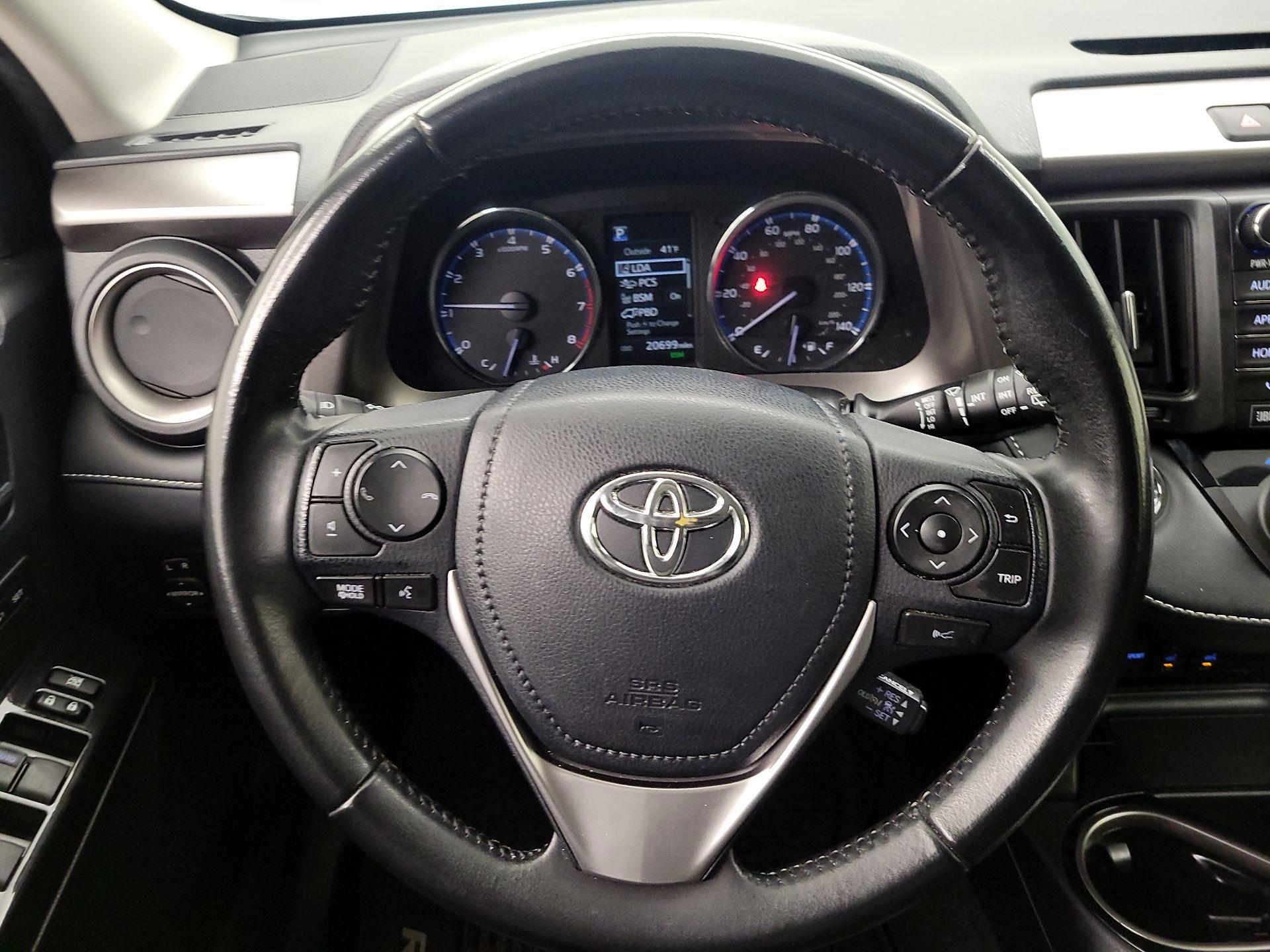 Thumbnail: 2018 Toyota RAV4 - 10