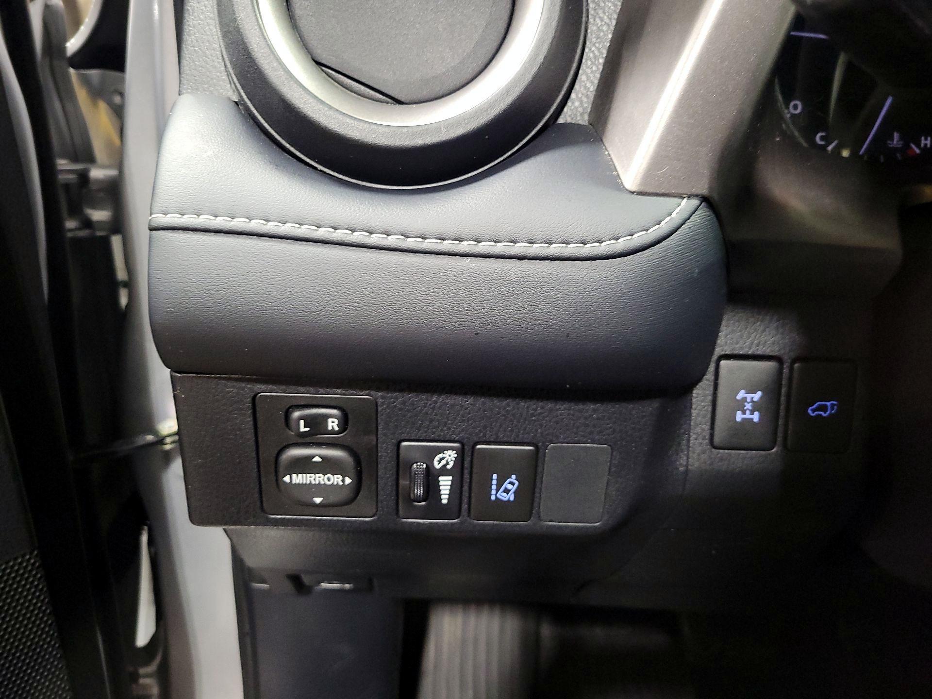 Thumbnail: 2018 Toyota RAV4 - 13