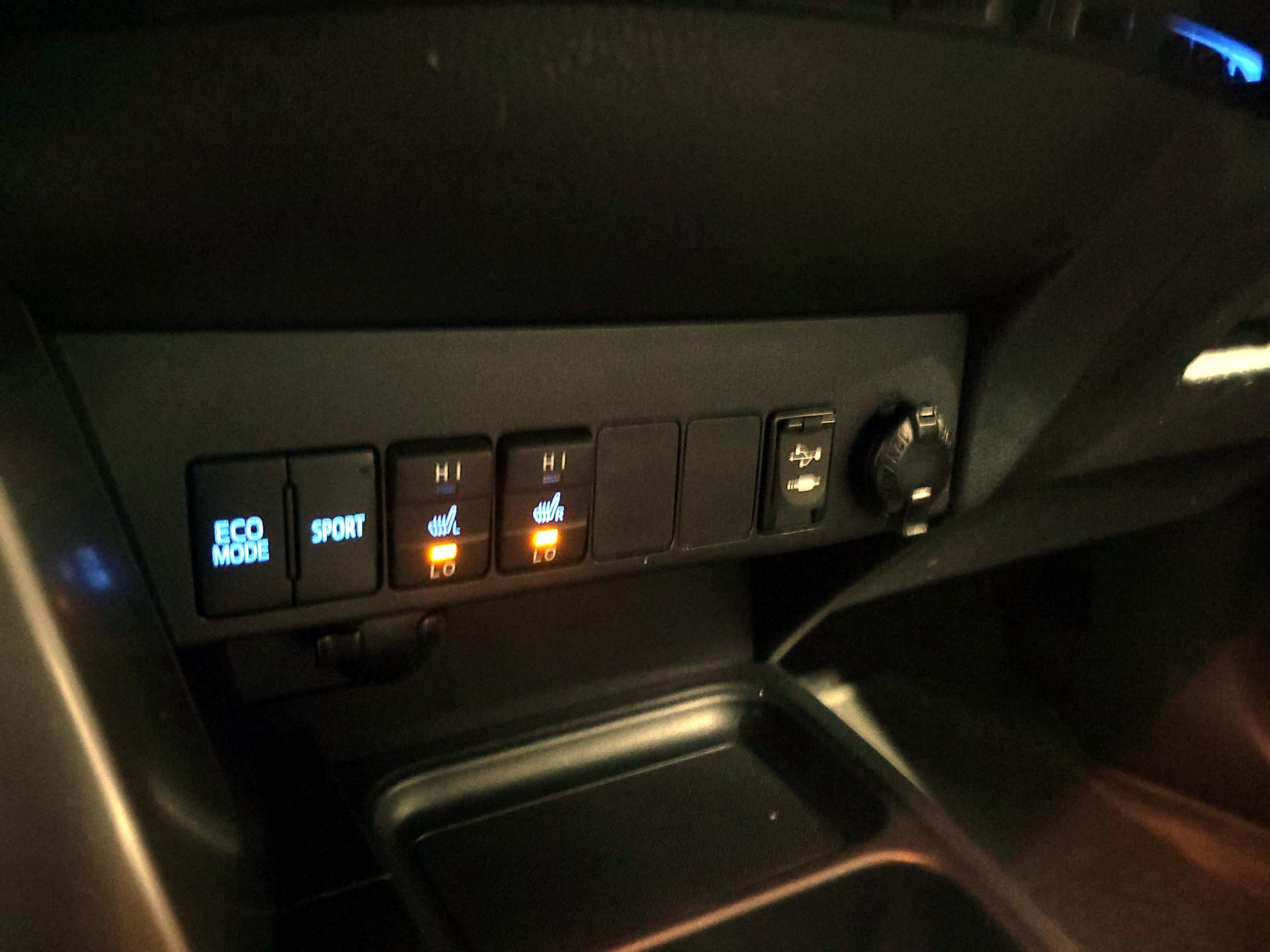 Thumbnail: 2018 Toyota RAV4 - 19