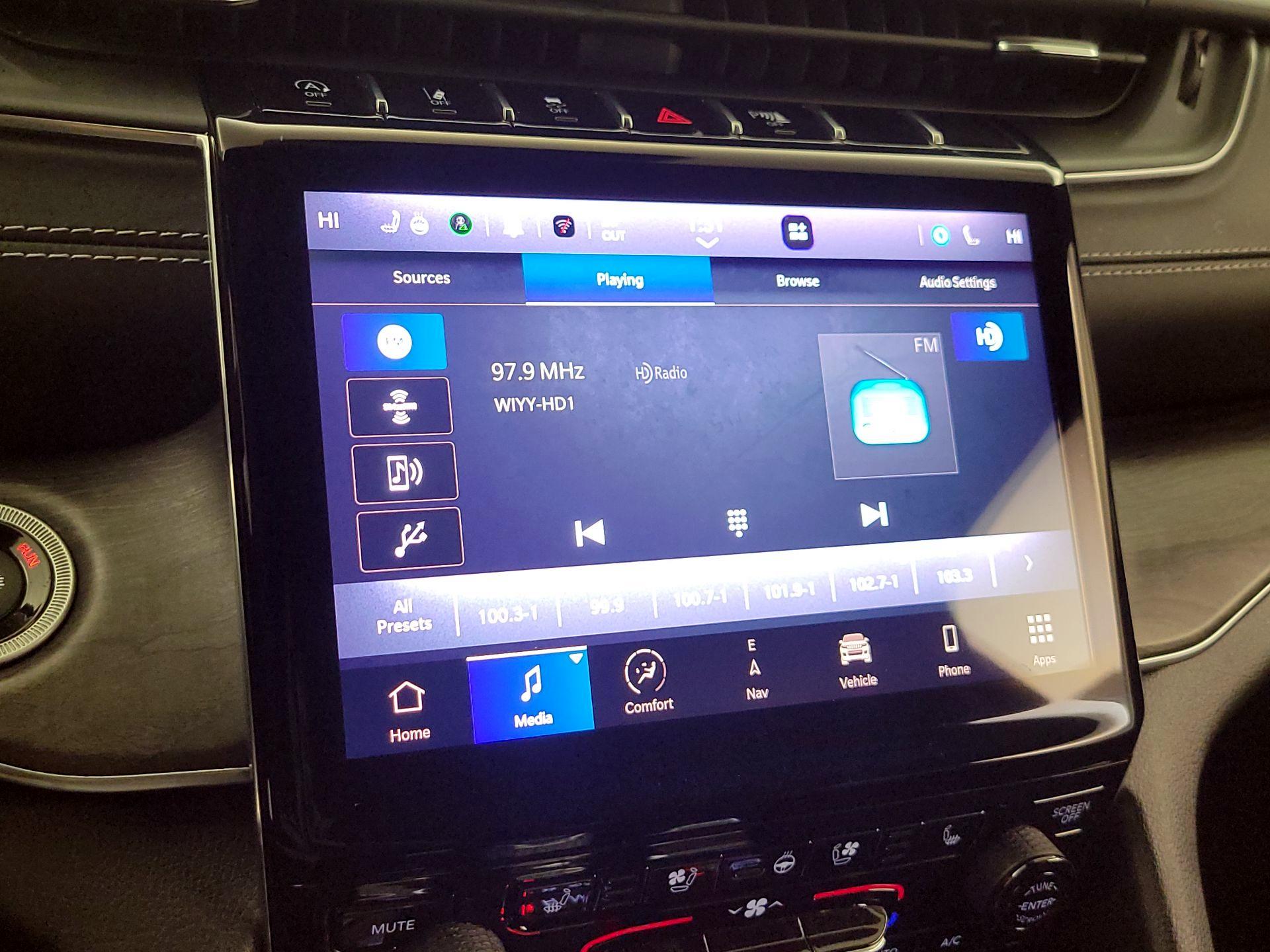 Thumbnail: 2023 Jeep Grand Cherokee L - 16