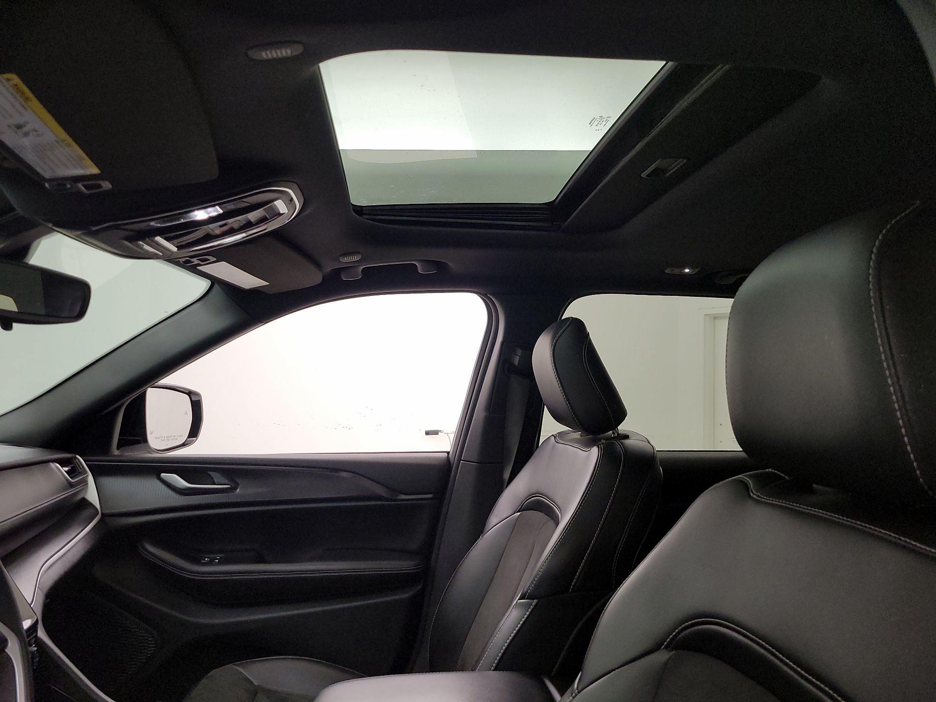 Thumbnail: 2024 Jeep Grand Cherokee - 19